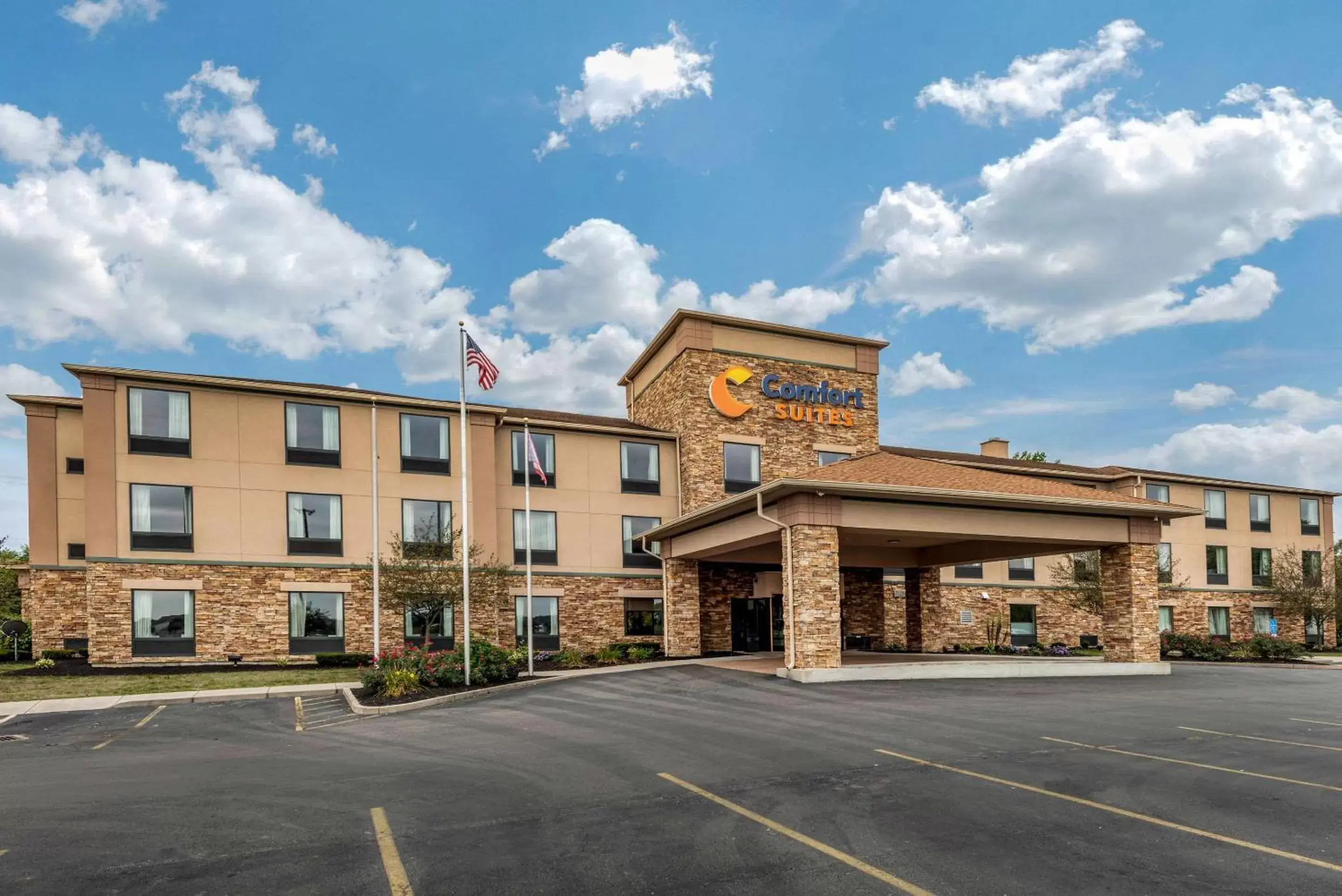 Property building in Comfort Suites Dayton-Wright Patterson Property building in Comfort Suites Dayton-Wright Patterson