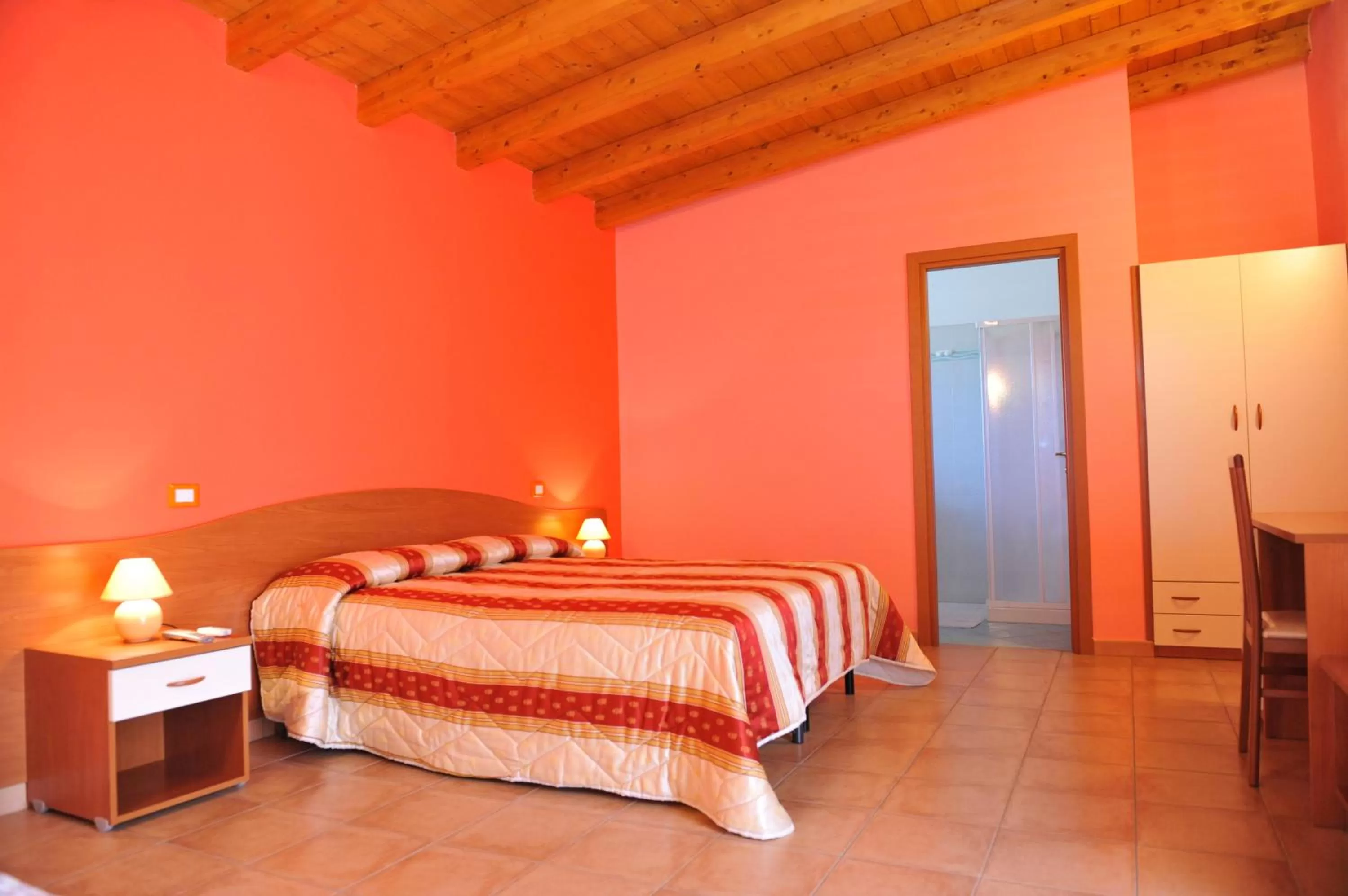 Shower, Bed in B&B Lu Casale