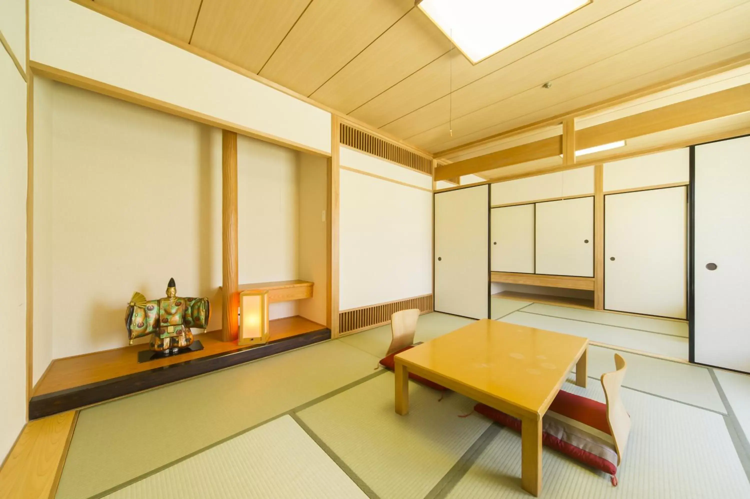 Photo of the whole room, Seating Area in Hotel Hiroshima Sunplaza