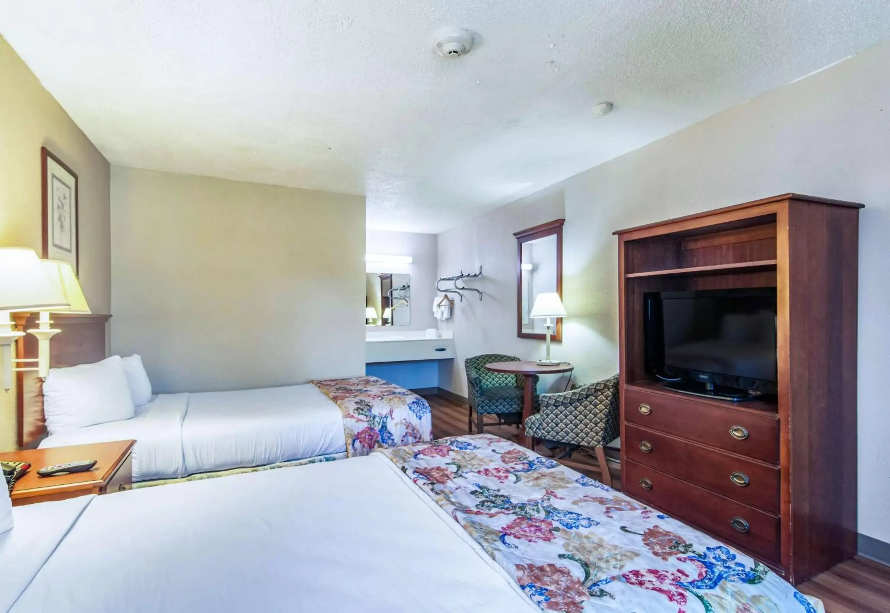 TV and multimedia, Bed in Motel 6-Alsip, IL