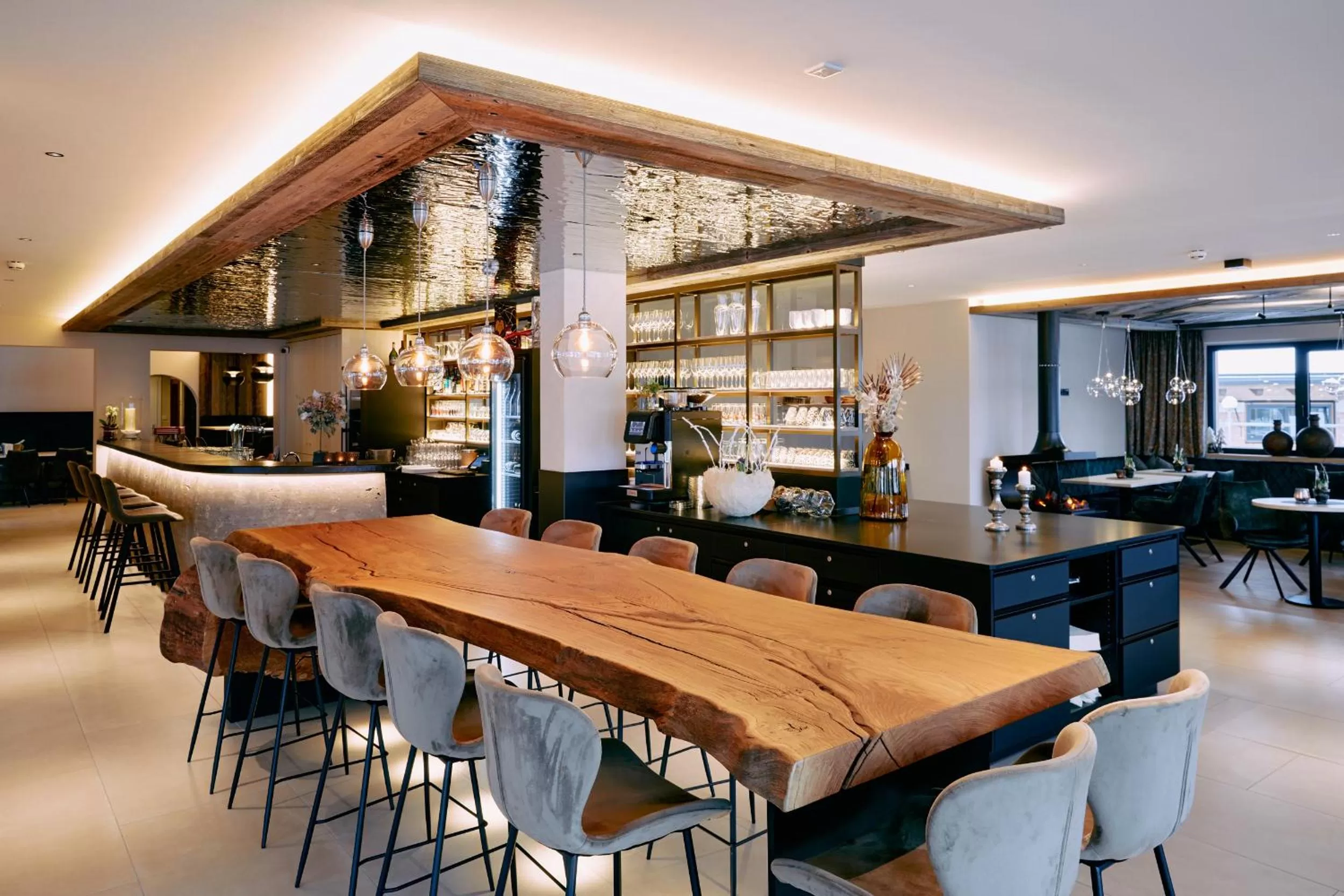 Restaurant/places to eat in Home suite home