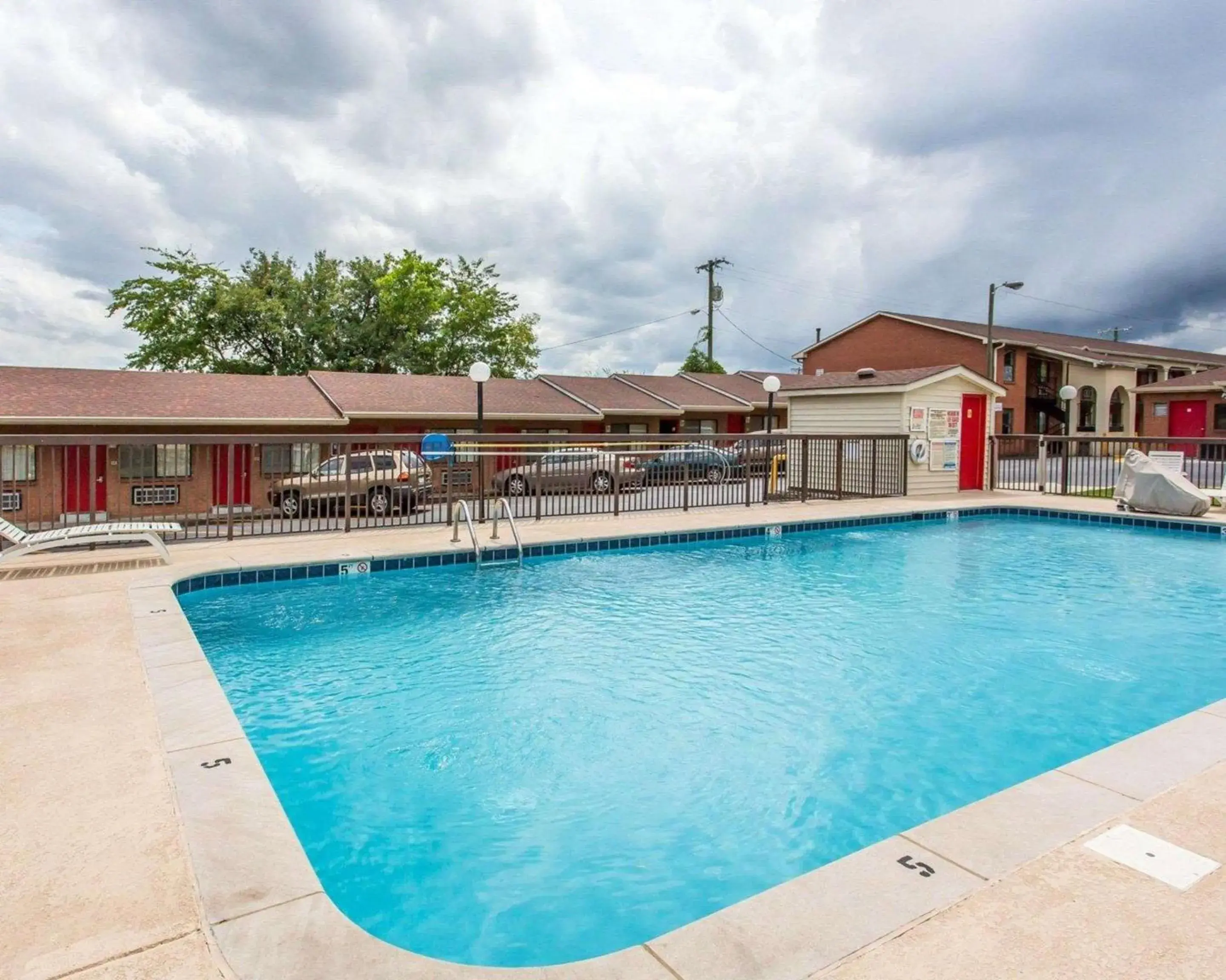 On site, Swimming Pool in Econo Lodge Nashville North - Opryland