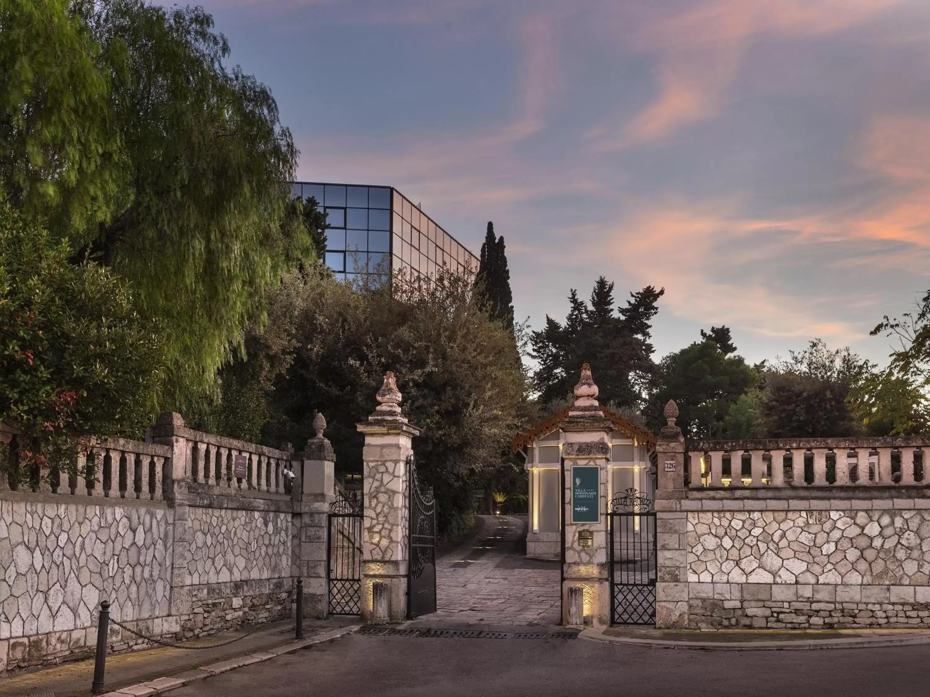 Facade/entrance, Property Building in Mercure Villa Romanazzi Carducci Bari