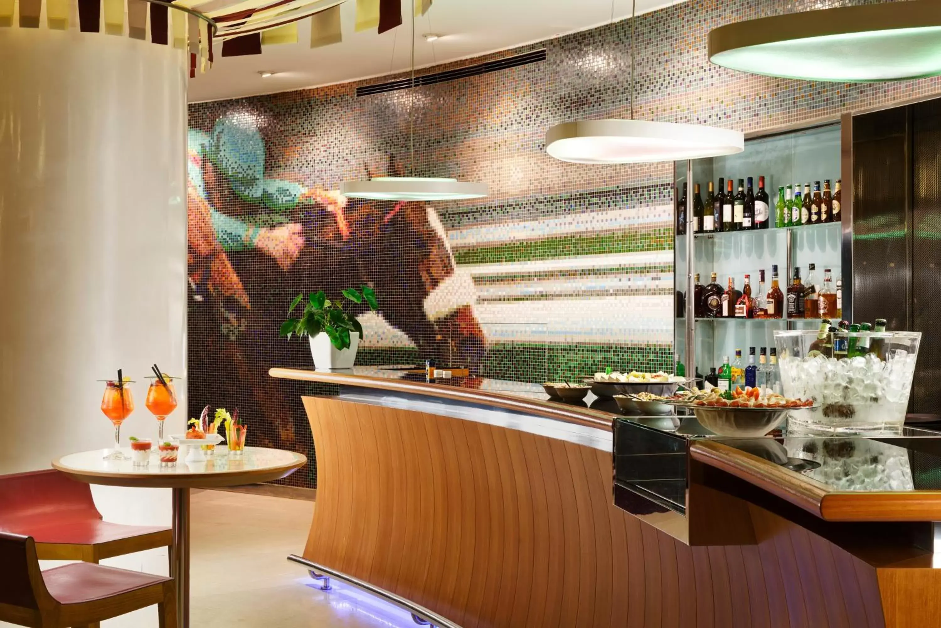 Lounge or bar in UNAHOTELS Varese