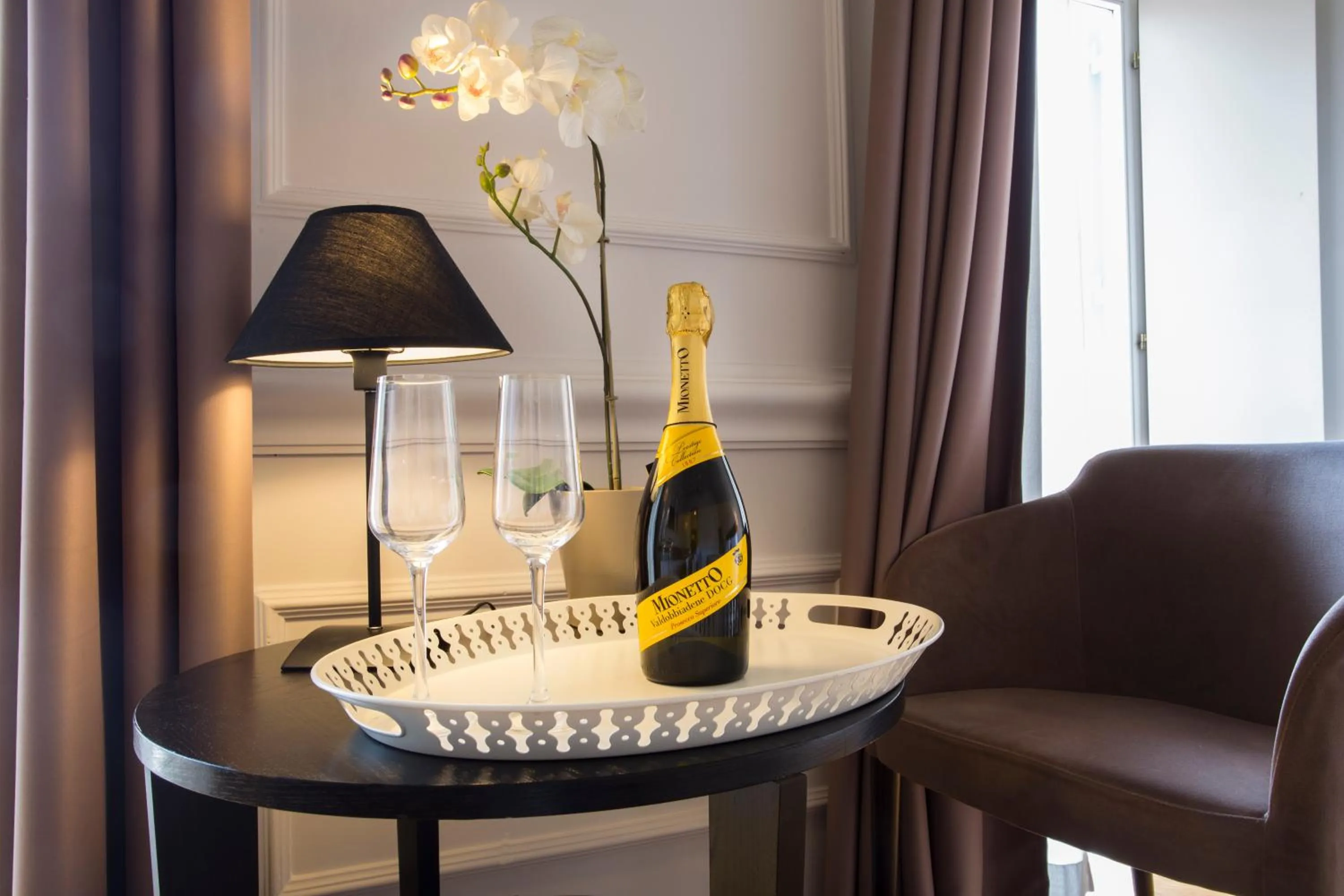 Drinks in Splendor Suite Rome - Suites & Apartments