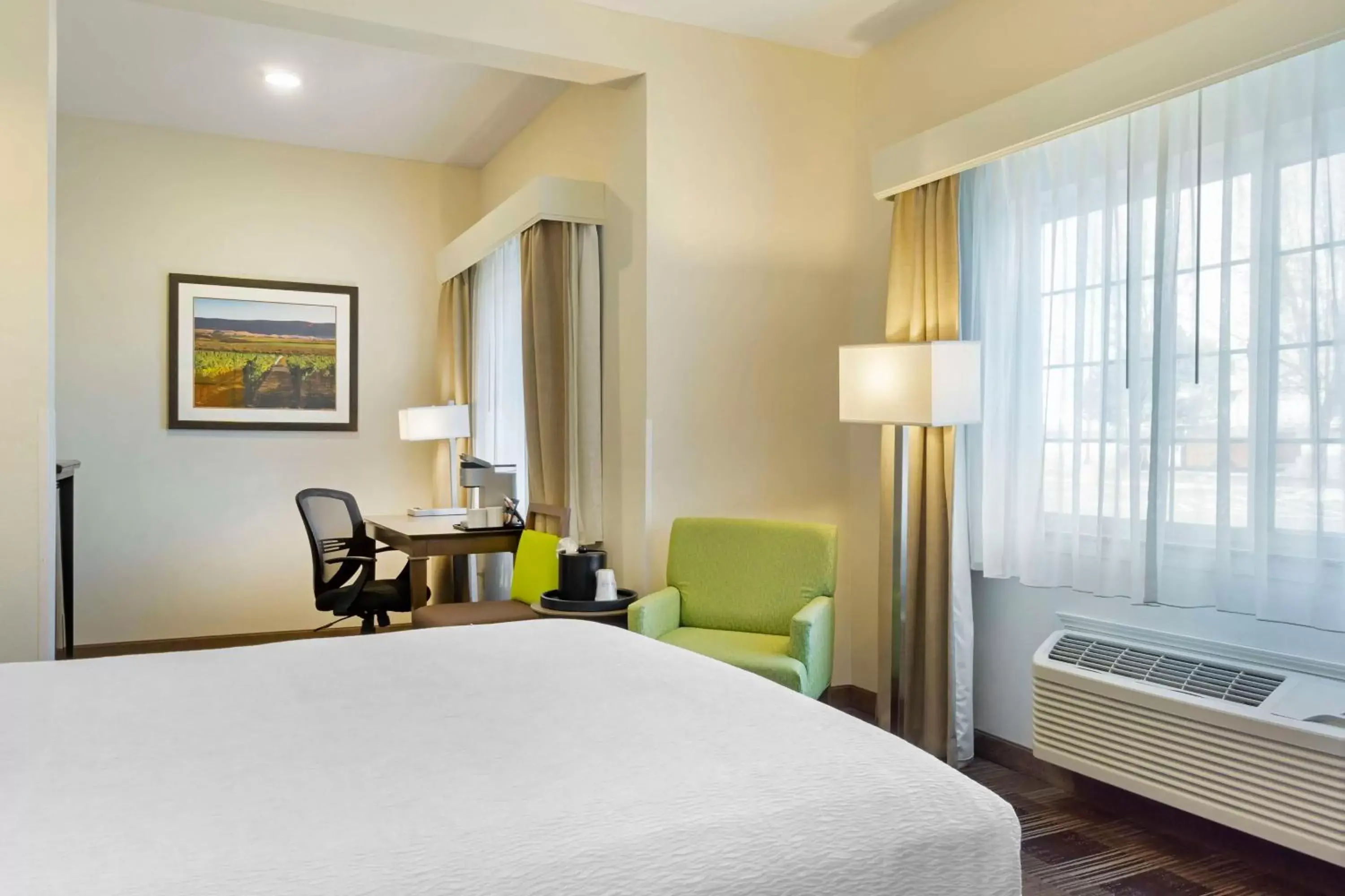 Queen Room in Best Western Plus The Inn at Horse Heaven Queen Room in Best Western Plus The Inn at Horse Heaven