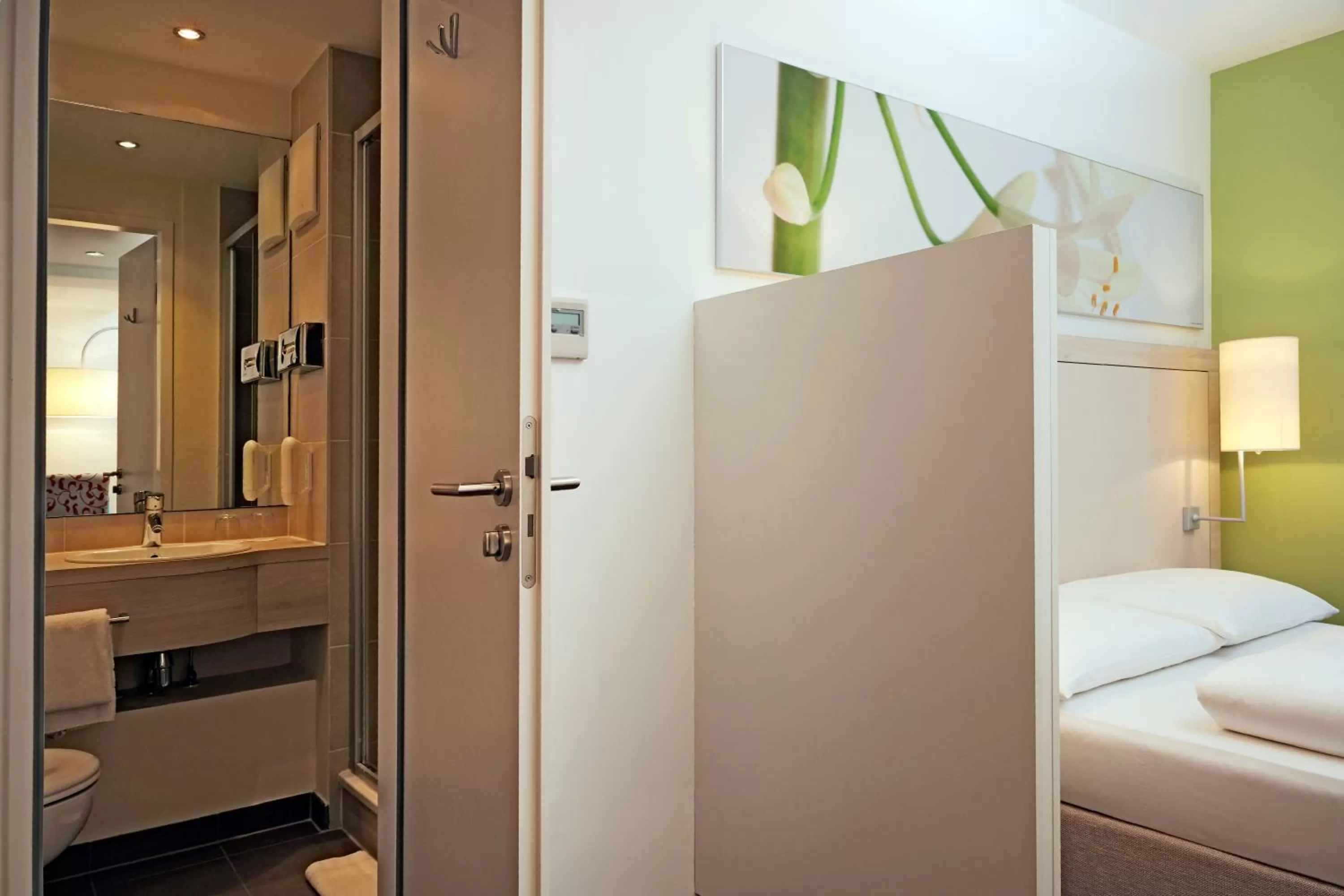 Photo of the whole room, Bed in H+ Hotel München