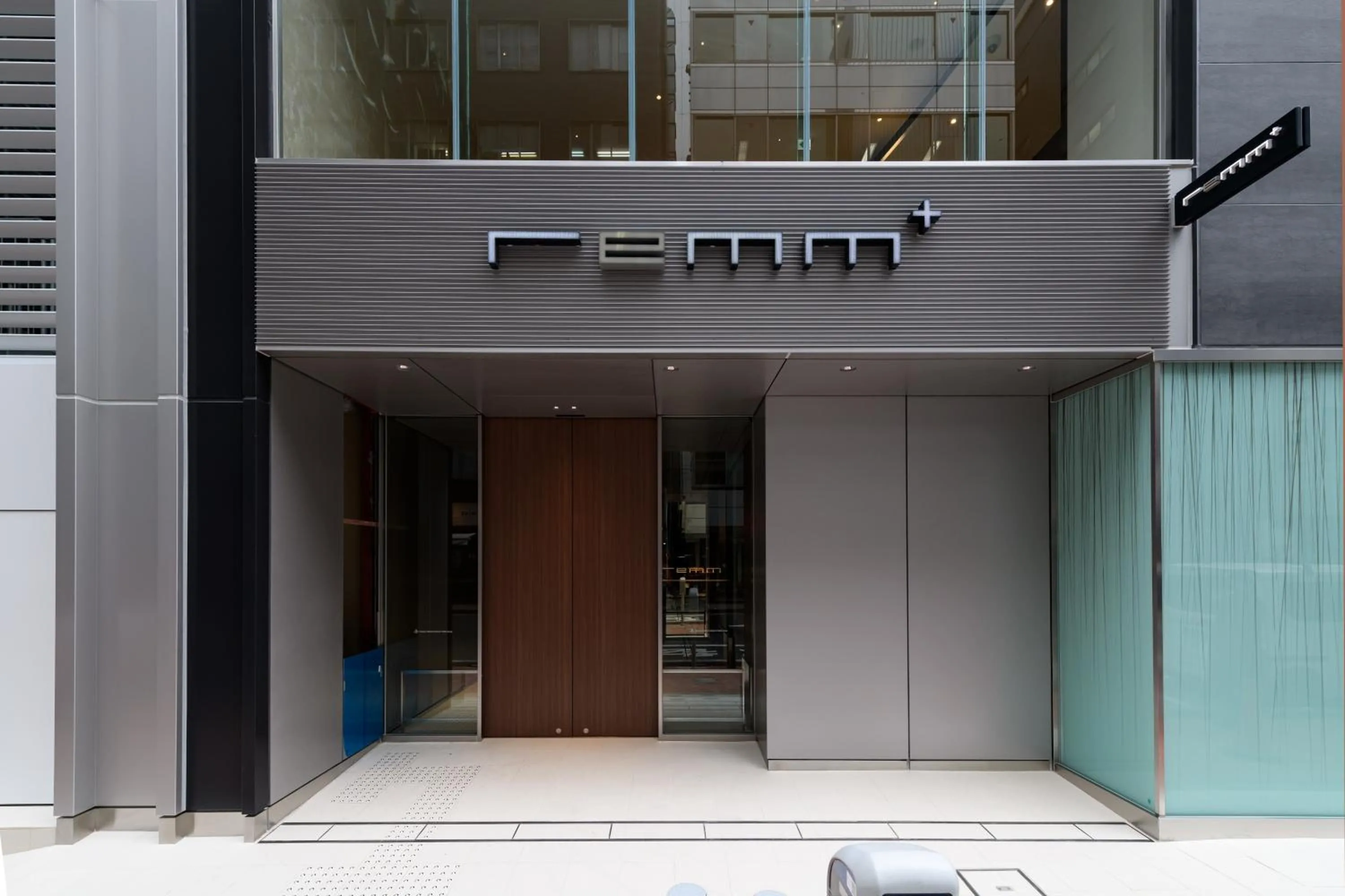 Facade/entrance in remm plus Ginza