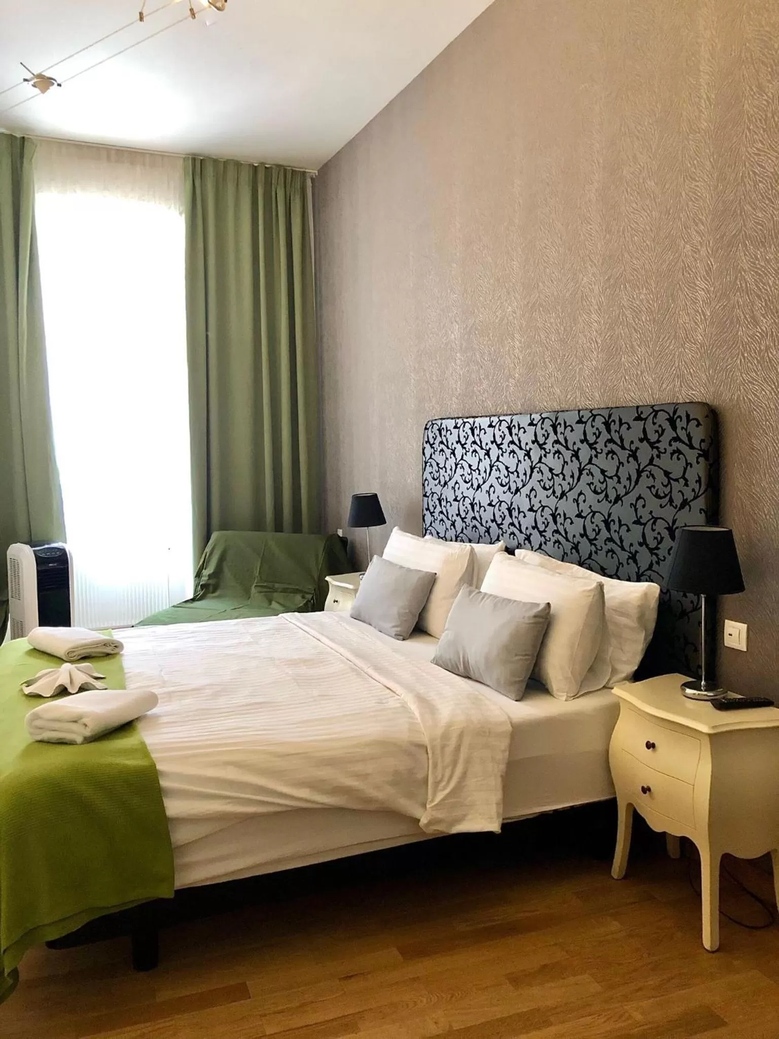 Bedroom, Bed in Dolce Vita Suites Boutique