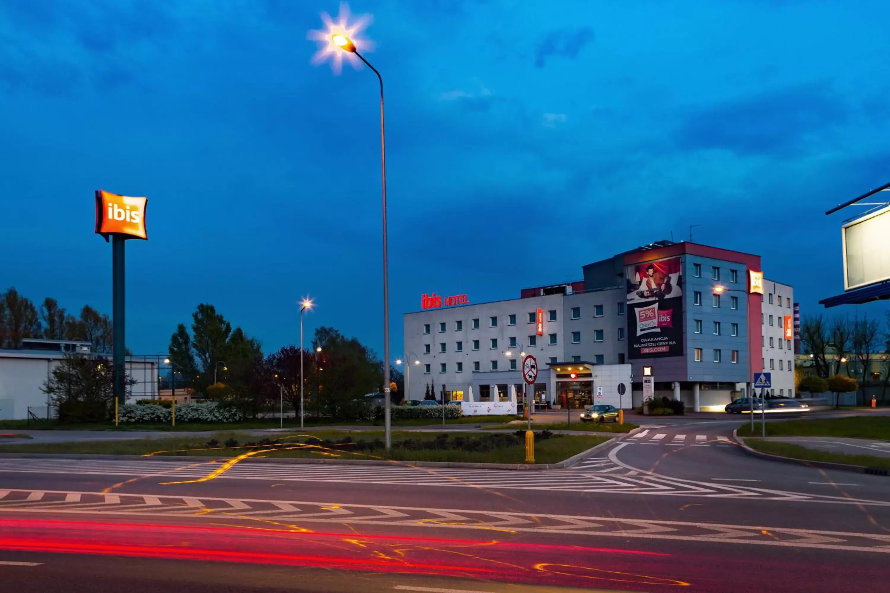 Night, Property Building in Ibis Częstochowa