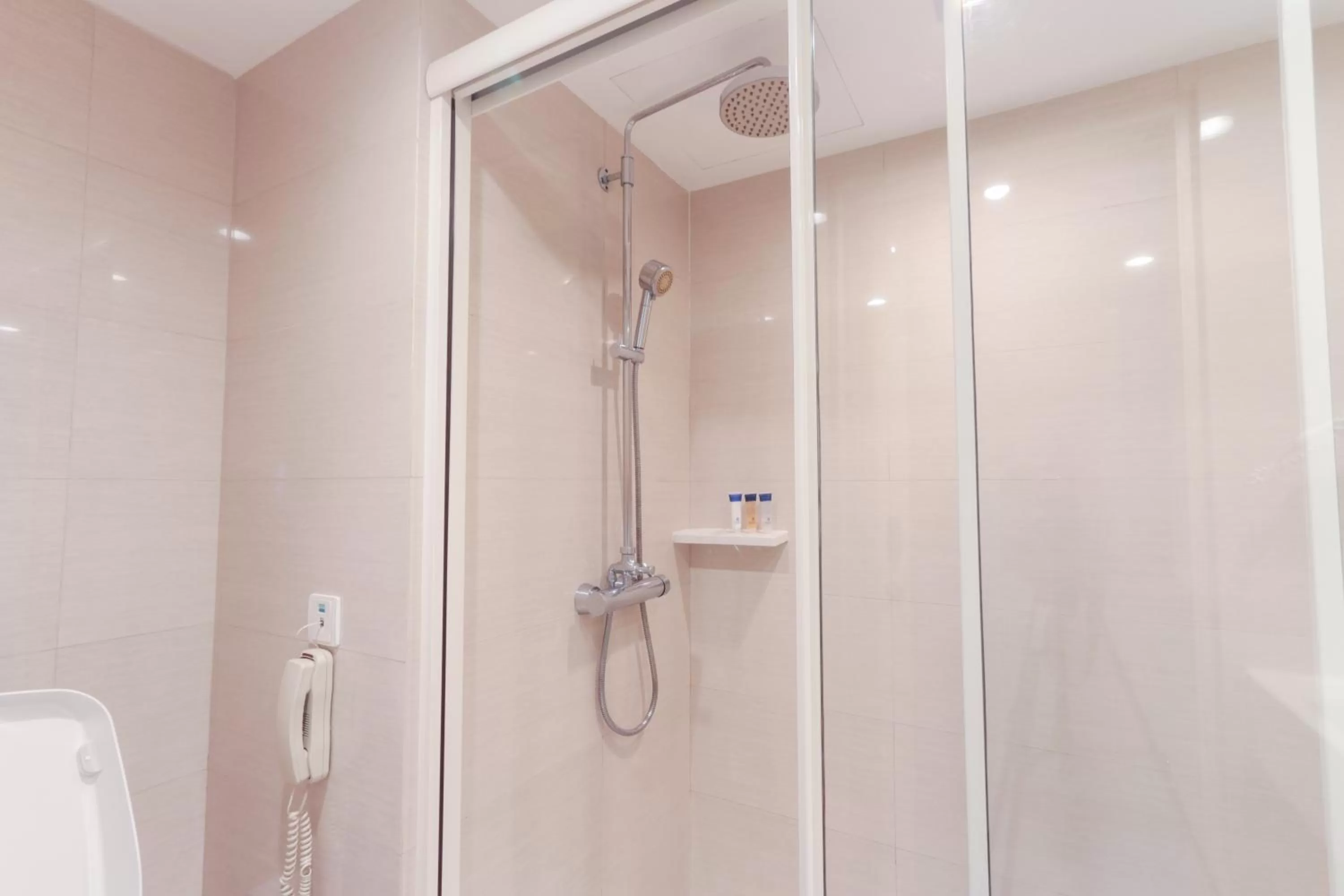 Bathroom in Mandarin Hotel Managed by Centre Point