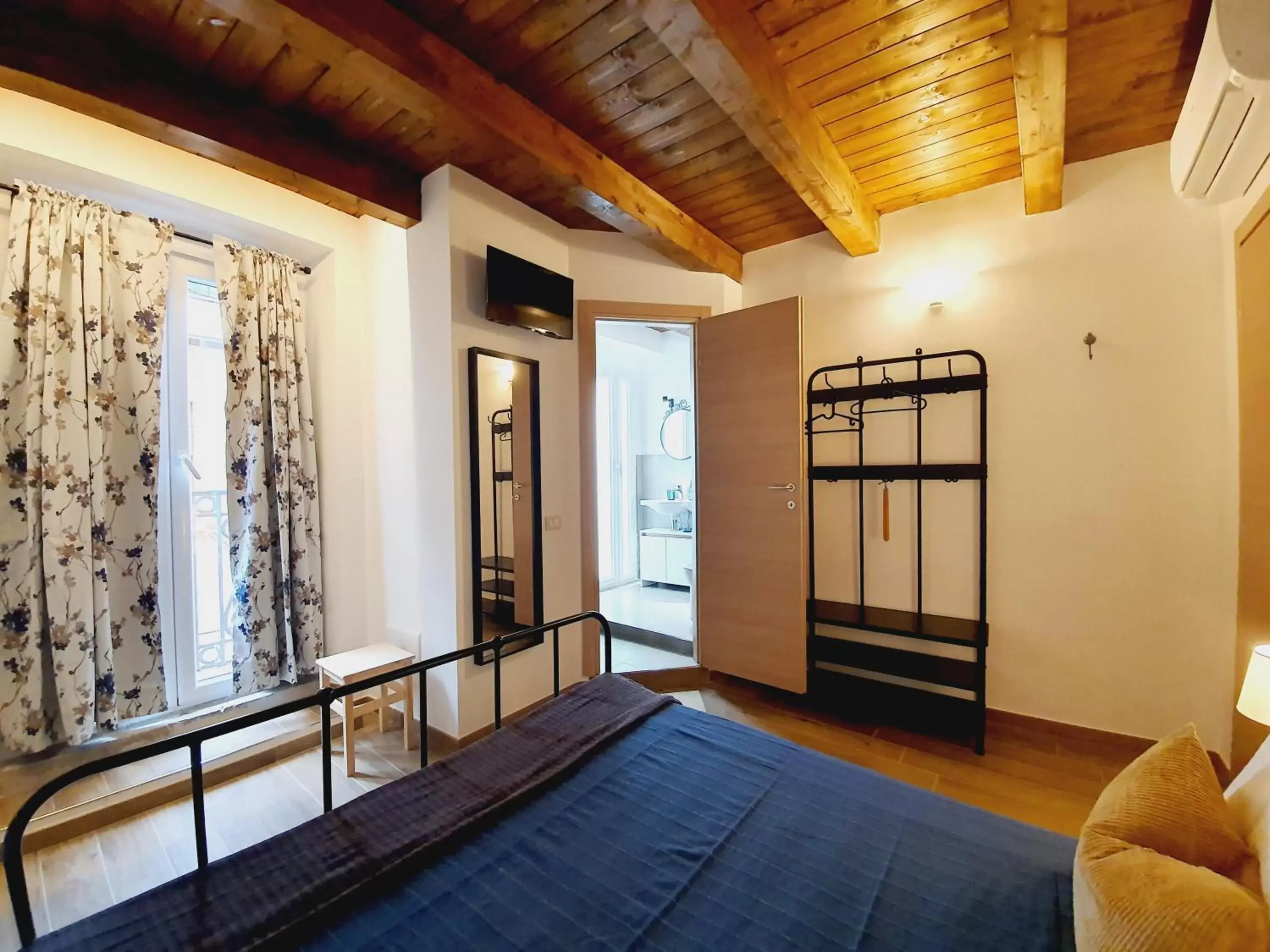 Bed in Casa Ludo - Fondi Vertice Rooms