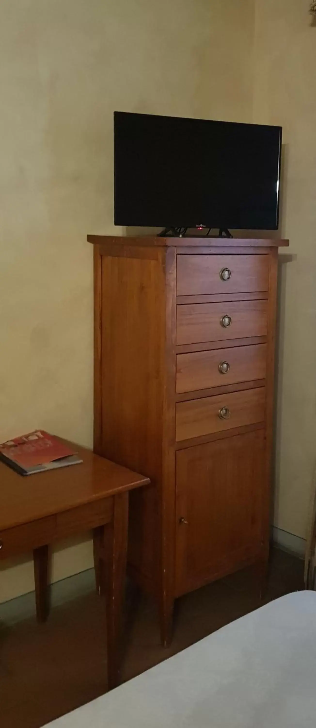 TV and multimedia, TV/Entertainment Center in B&B Palazzo Al Torrione 2