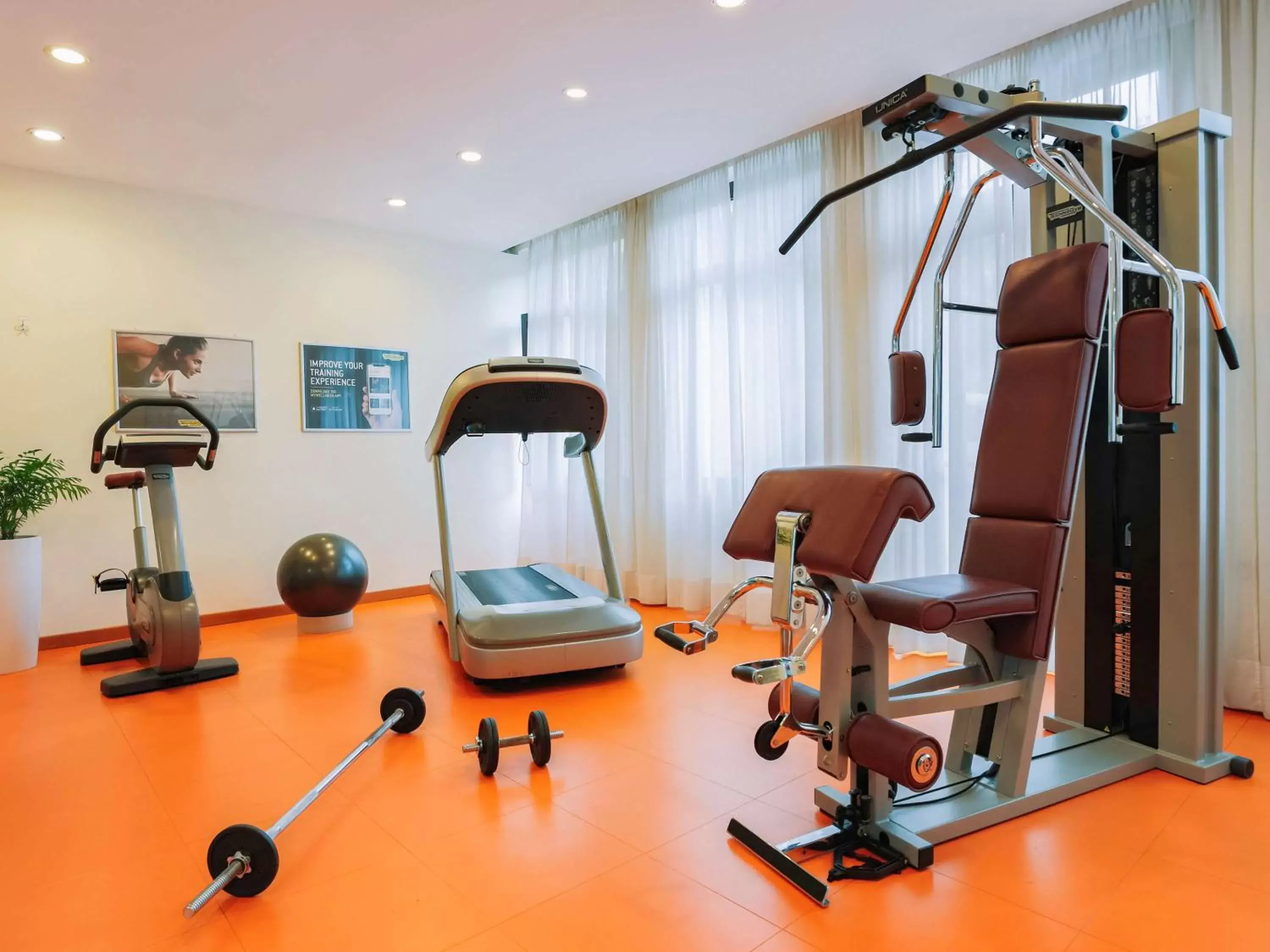 Property building, Fitness Center/Facilities in Mercure Roma Piazza Bologna