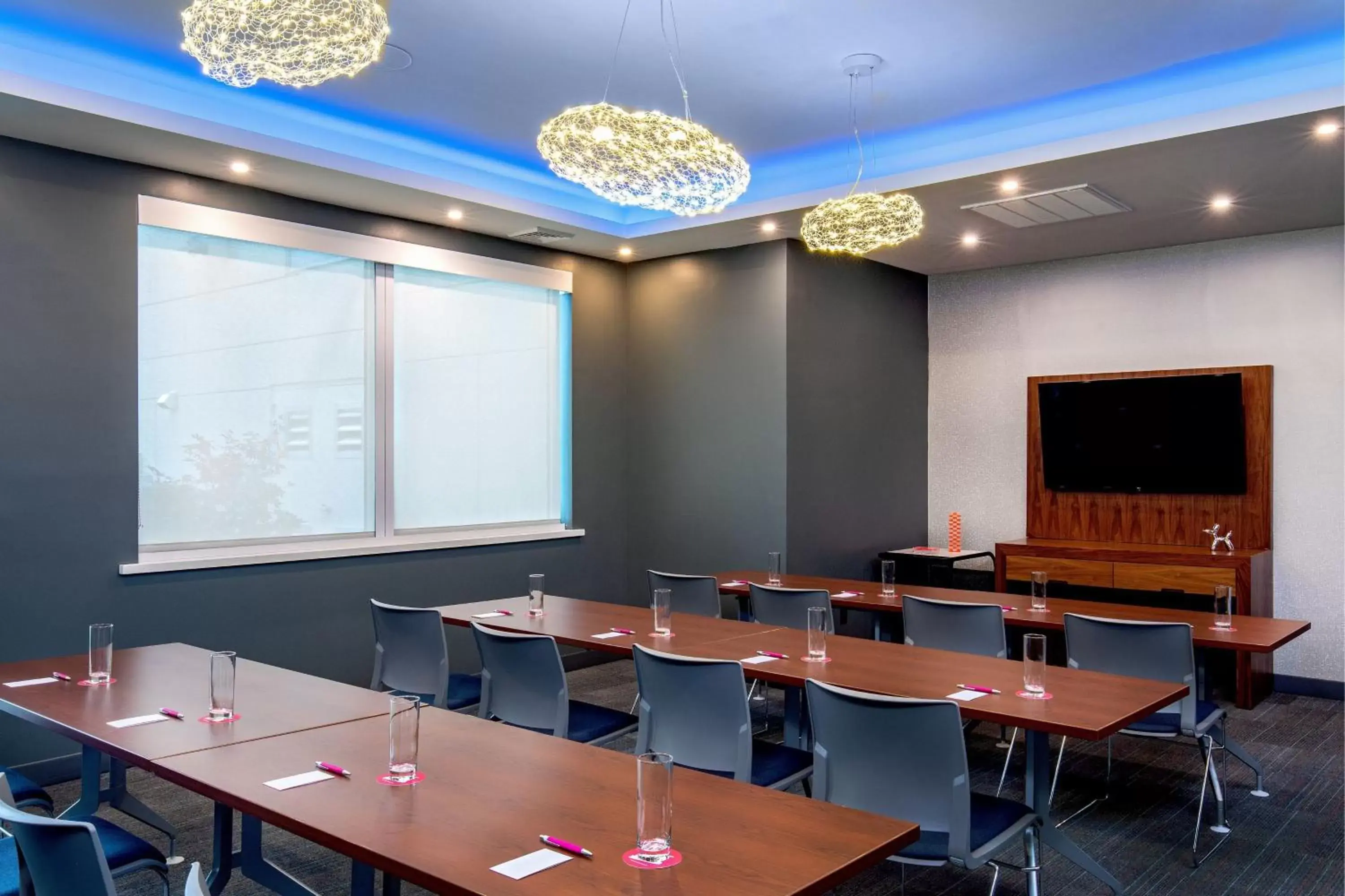 Meeting/conference room in Aloft Framingham