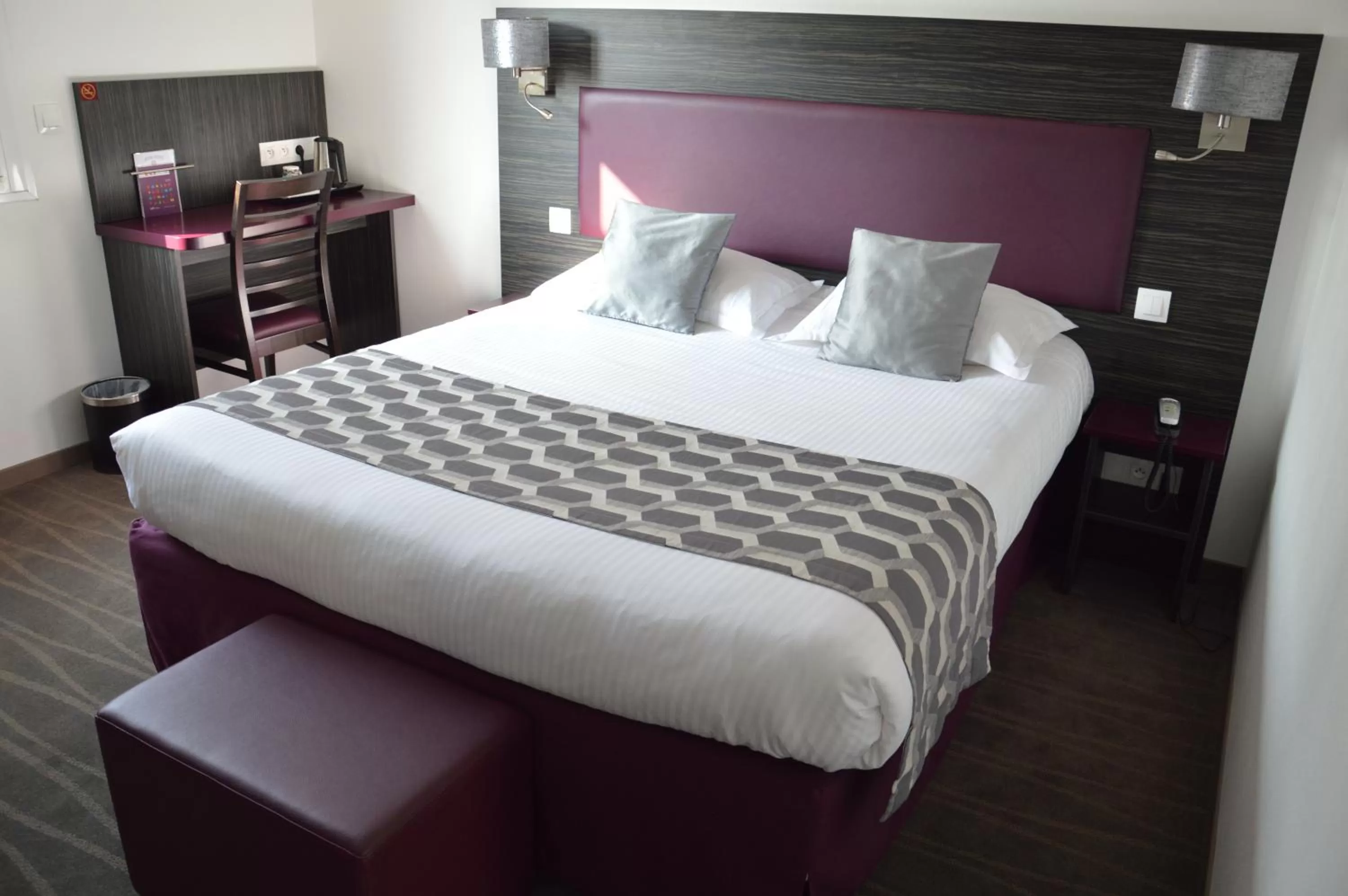 Privilege Double Room with Park View in The Originals City Hôtel, Aéroport Beauvais (ex: Inter-Hotel)