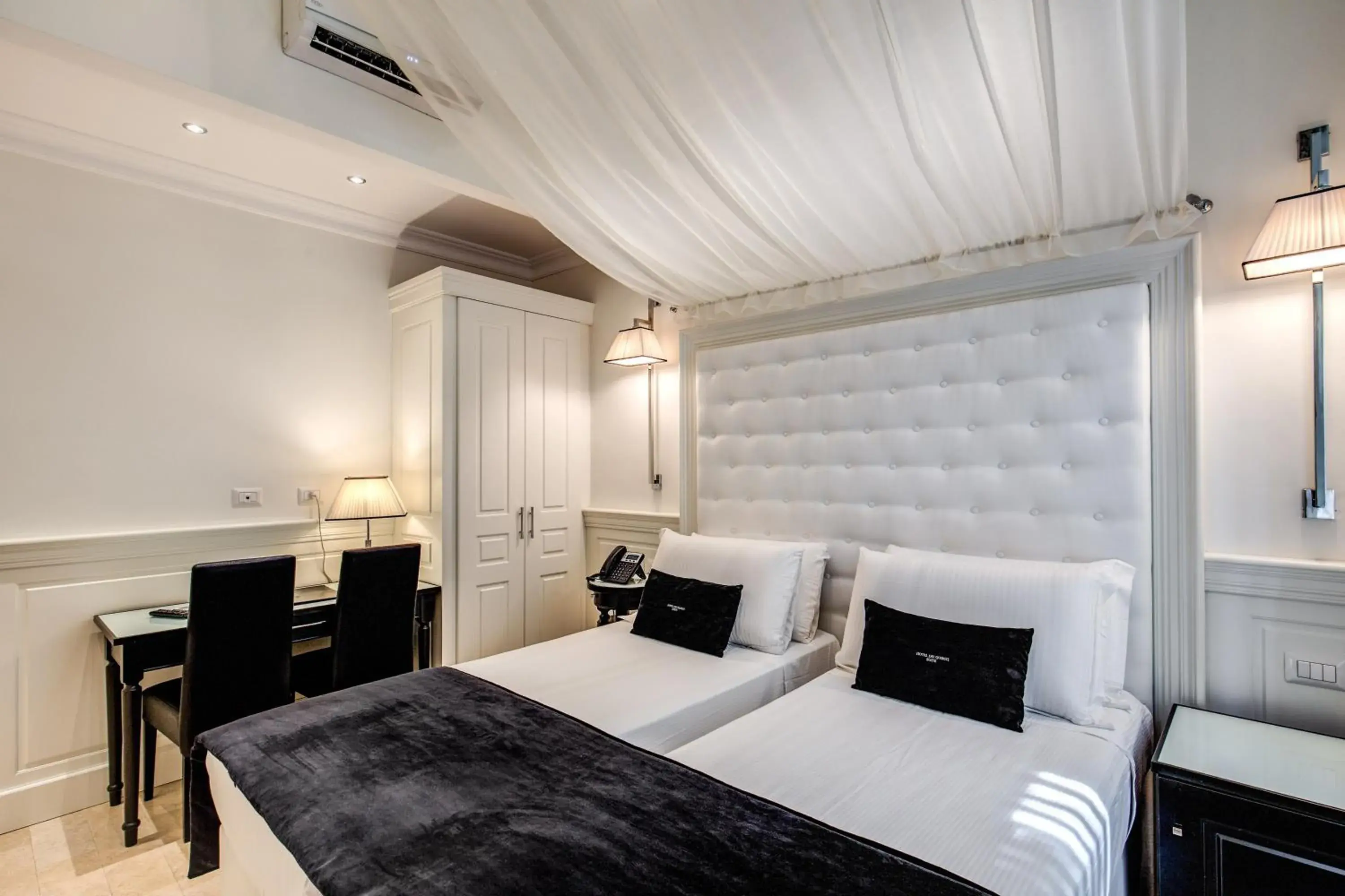 Bed in Hotel dei Quiriti Suite