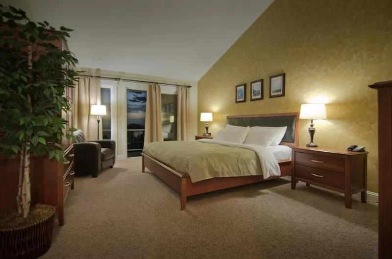 Photo of the whole room, Bed in Pacific Reef Hotel & Light Show