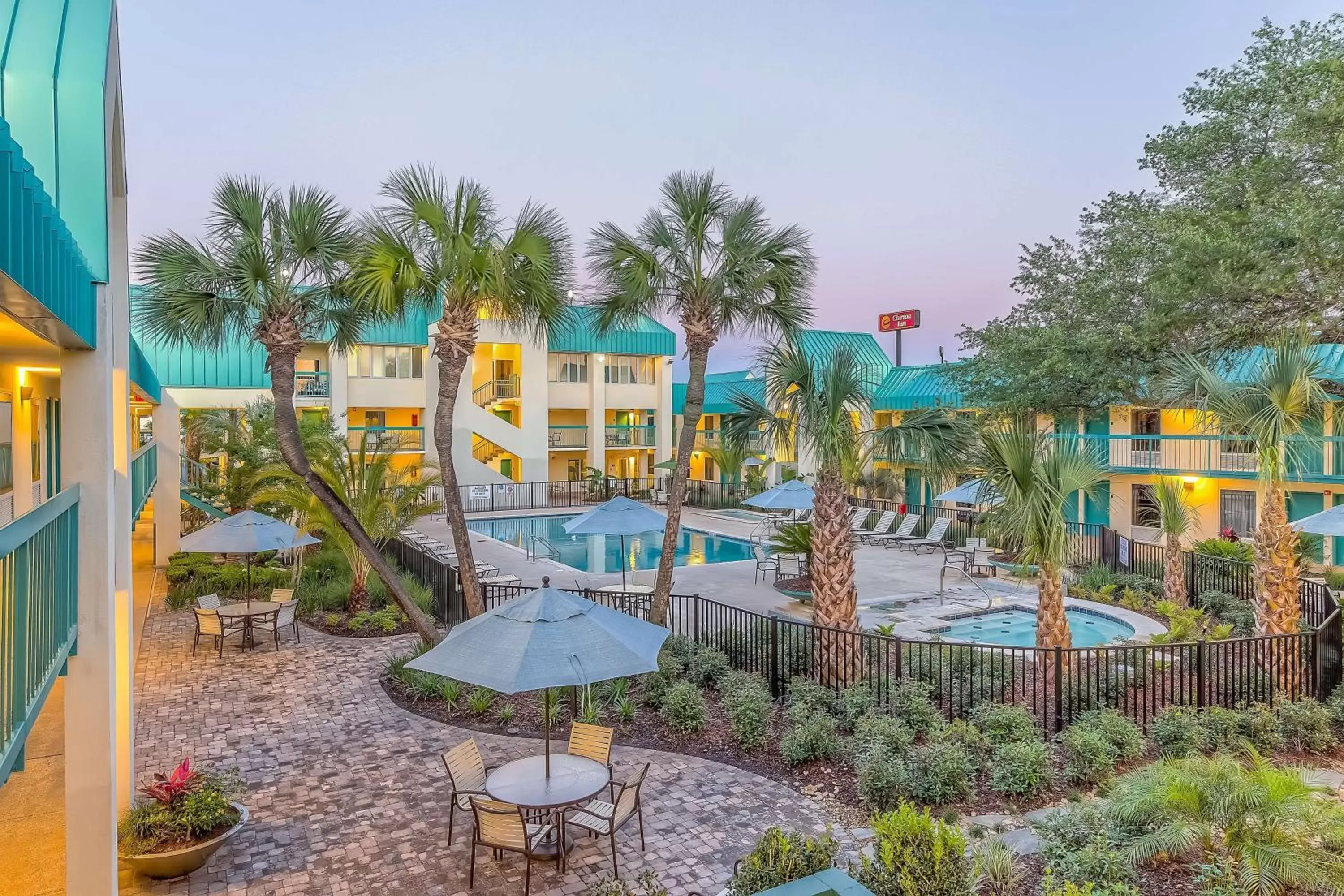 On site, Pool View in Best Western Seaway Inn