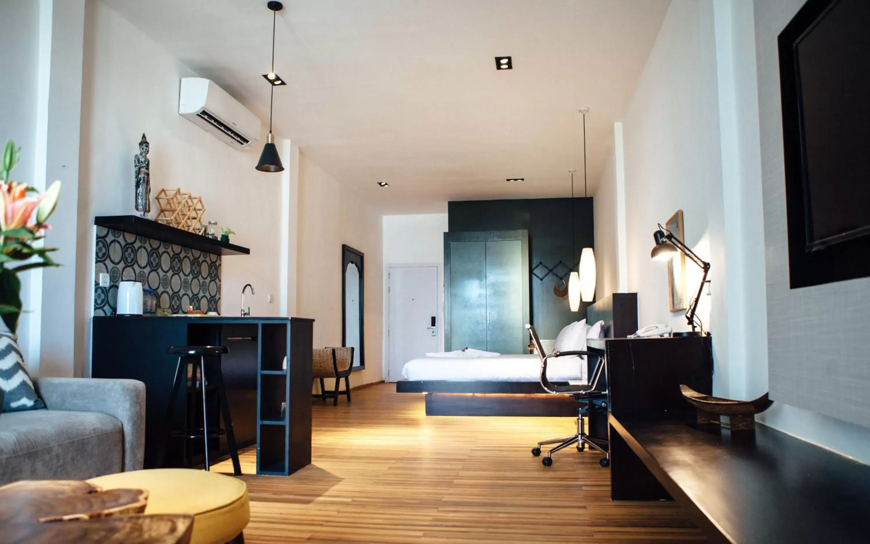 Kitchen or kitchenette, Seating Area in TAO Riverside Residence