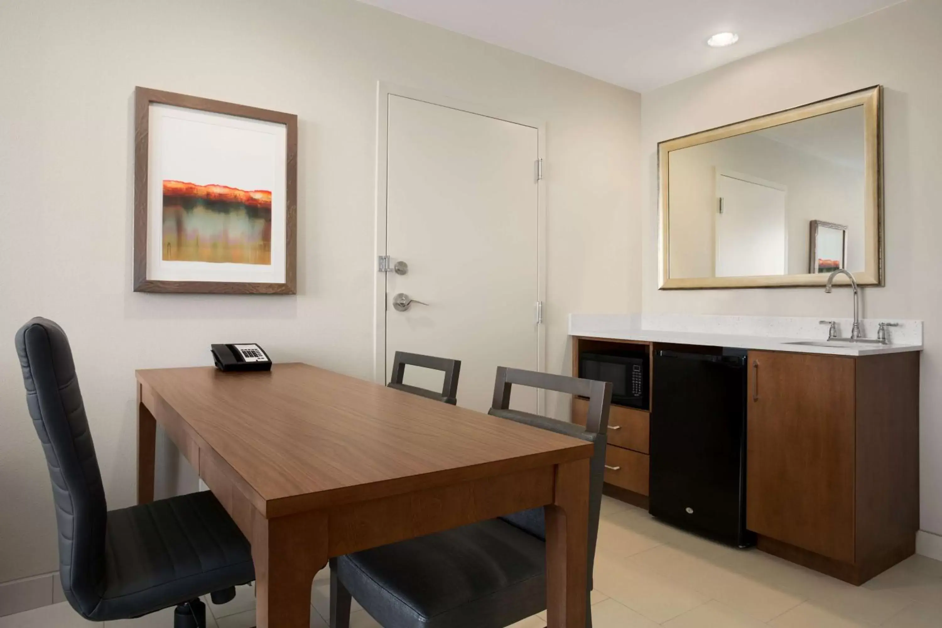 Living room, Dining Area in Embassy Suites by Hilton McAllen Convention Center