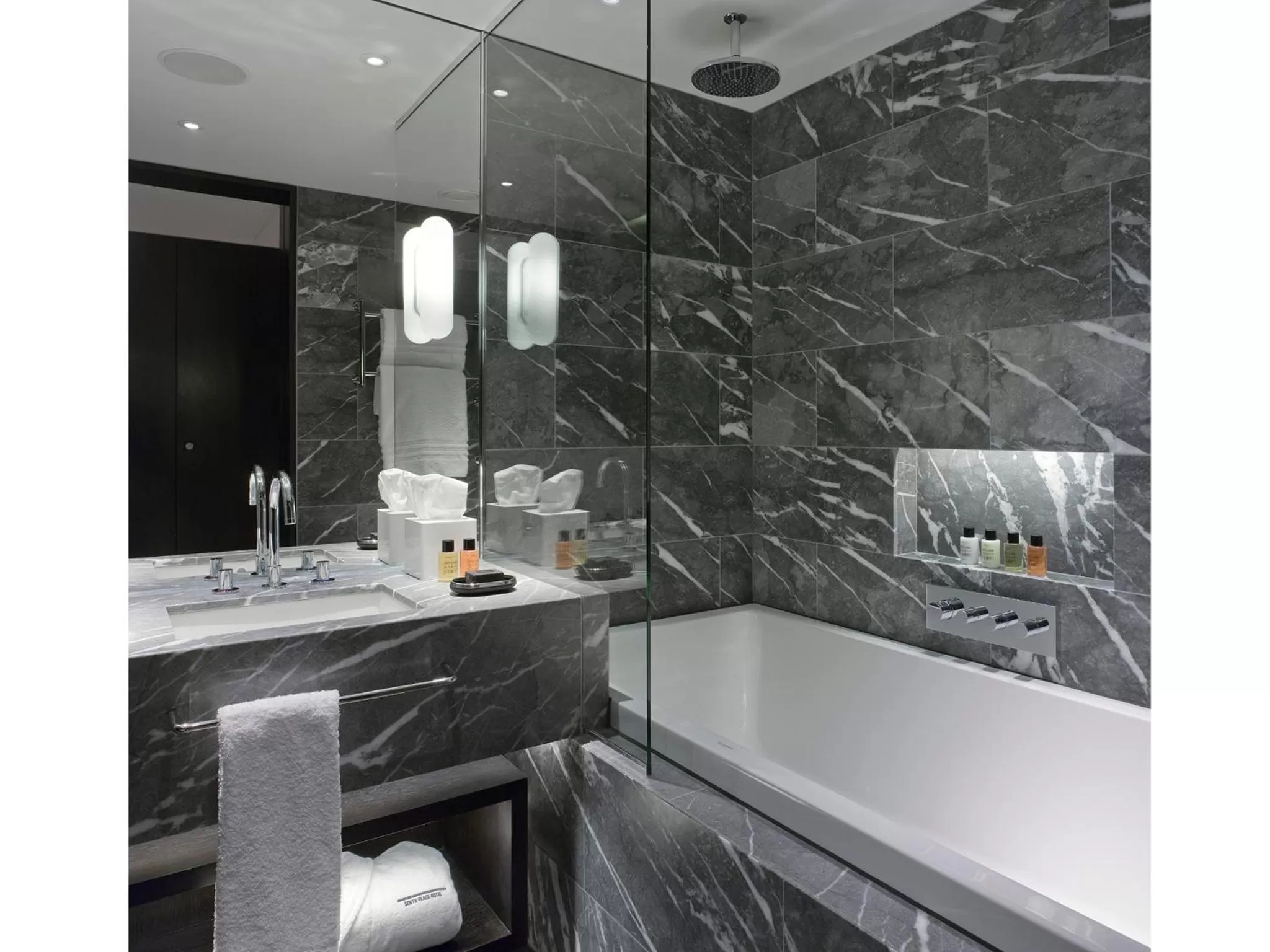 Toilet in South Place Hotel