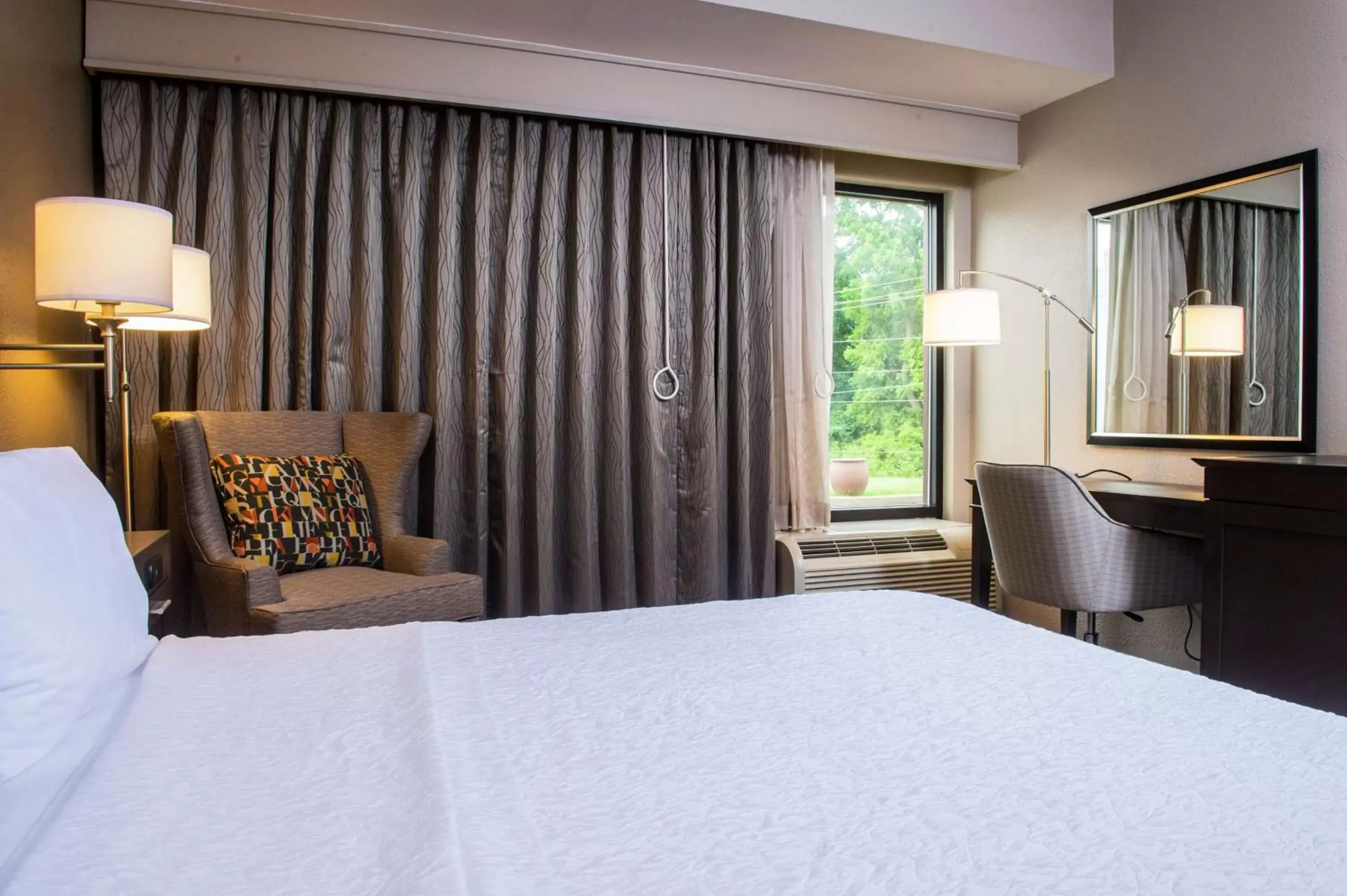 Bedroom, Bed in Hampton Inn Philadelphia-Great Valley Bedroom, Bed in Hampton Inn Philadelphia-Great Valley