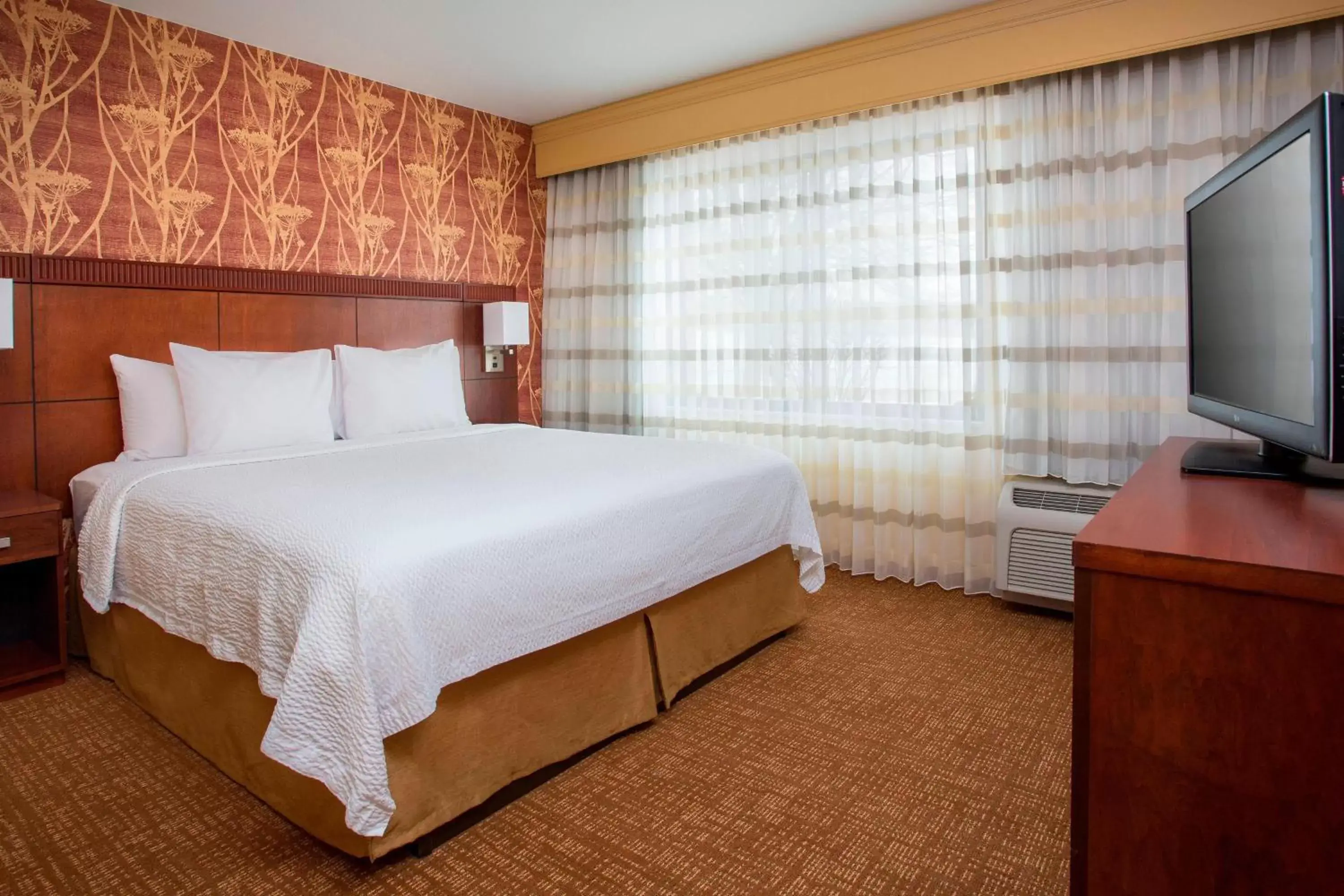 Photo of the whole room, Bed in Courtyard by Marriott Peoria