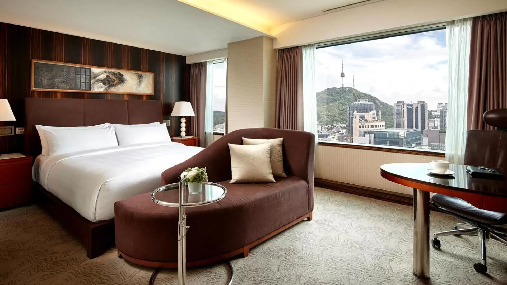 Bed in Lotte Hotel Seoul