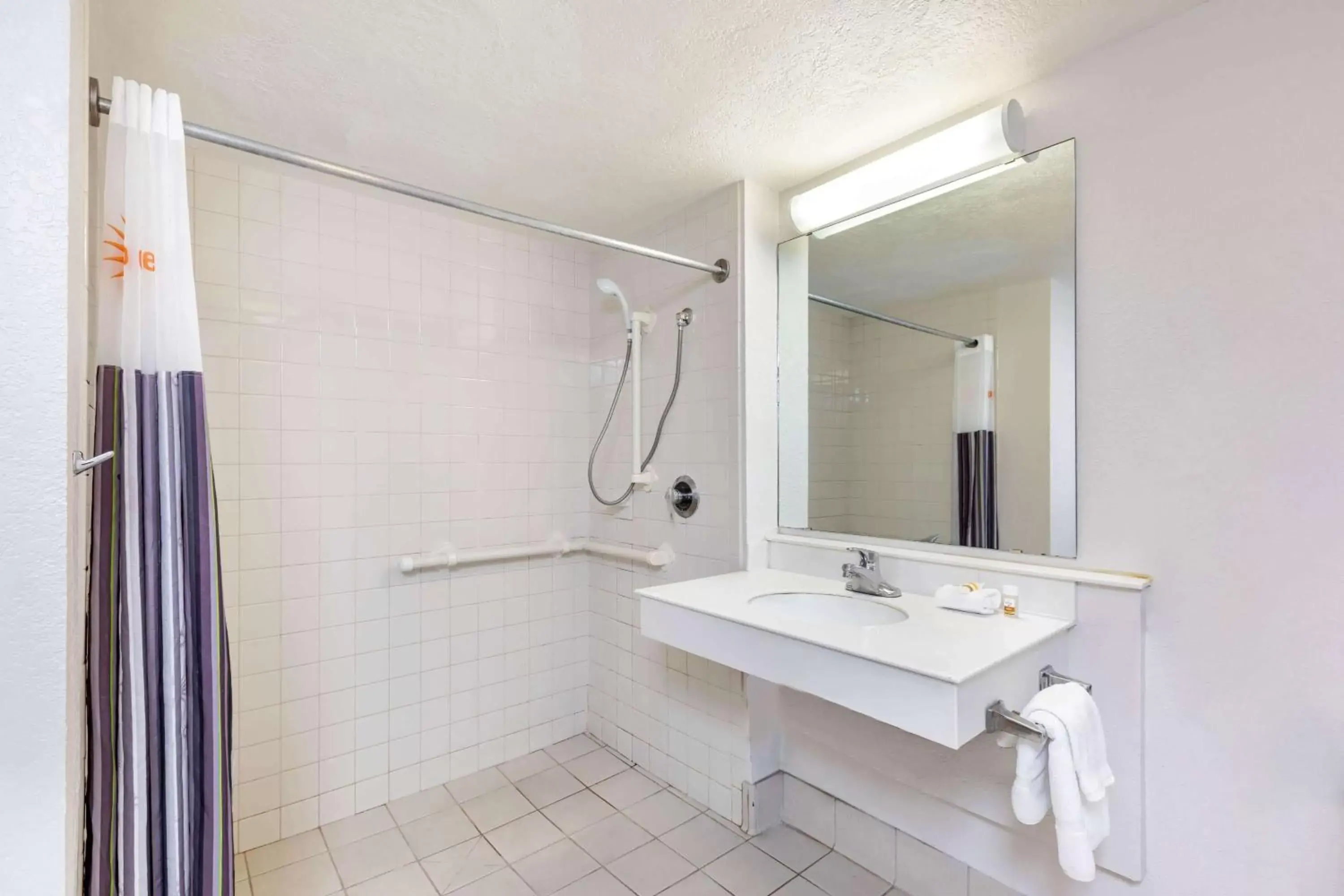 Shower, Bathroom in La Quinta Inn by Wyndham El Paso West