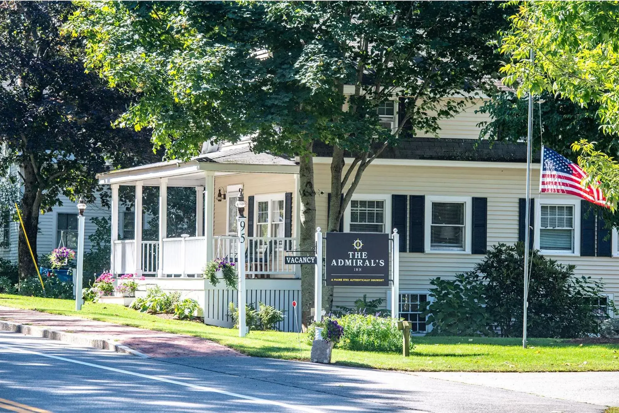 Property Building in Admiral's Inn Resort