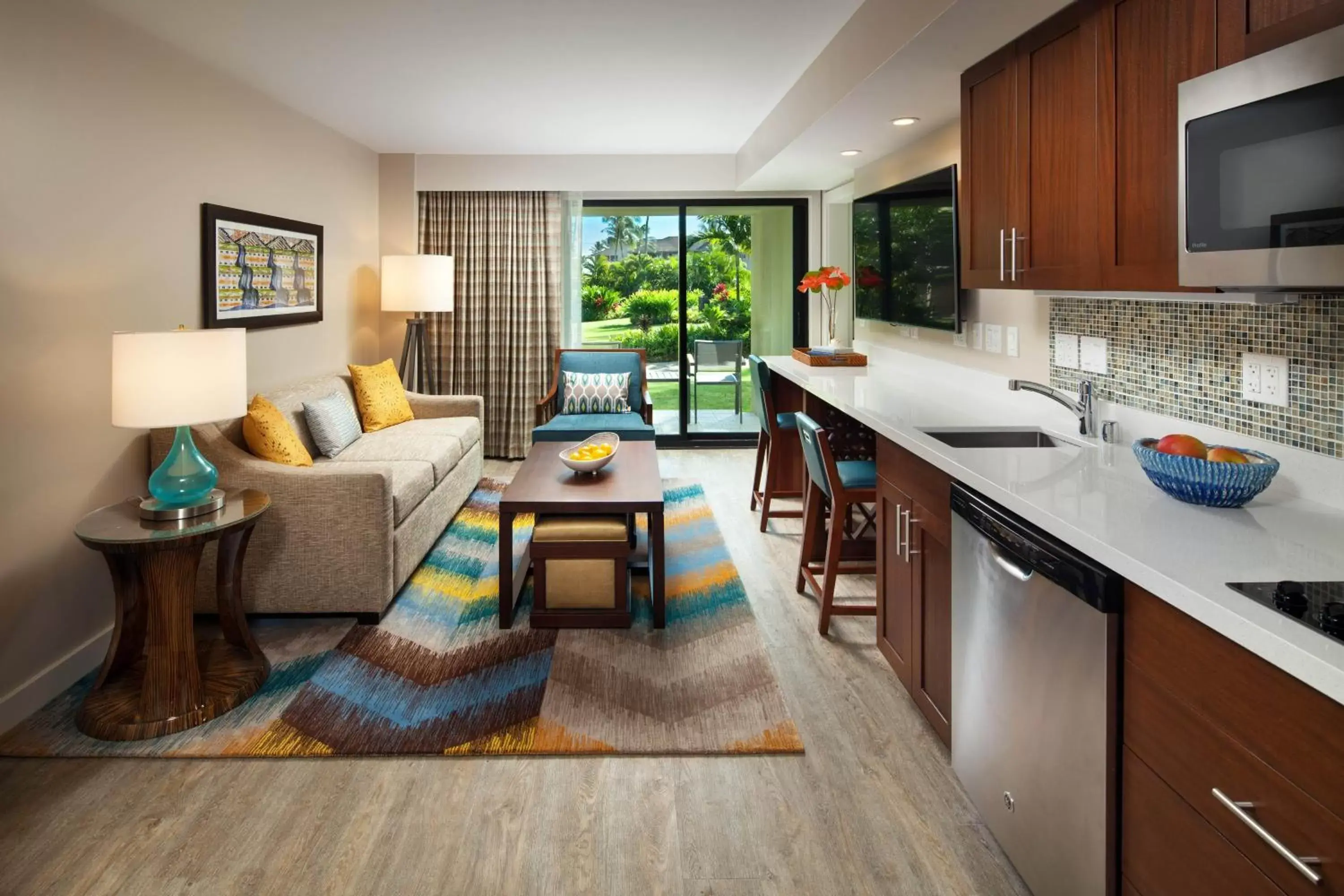 Living room, Kitchen/Kitchenette in Sheraton Kauai Resort Villas