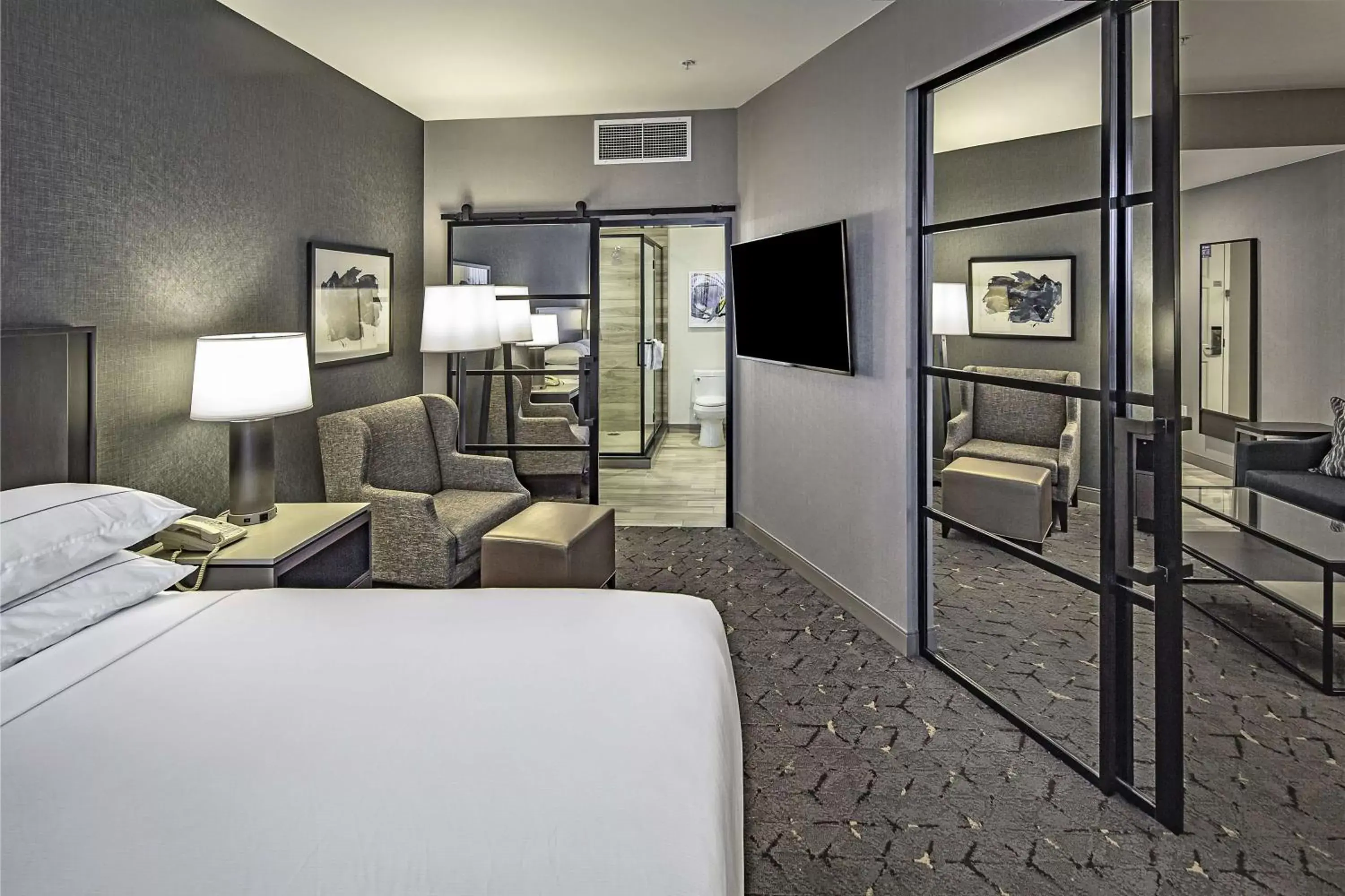 Bed in DoubleTree by Hilton Modesto