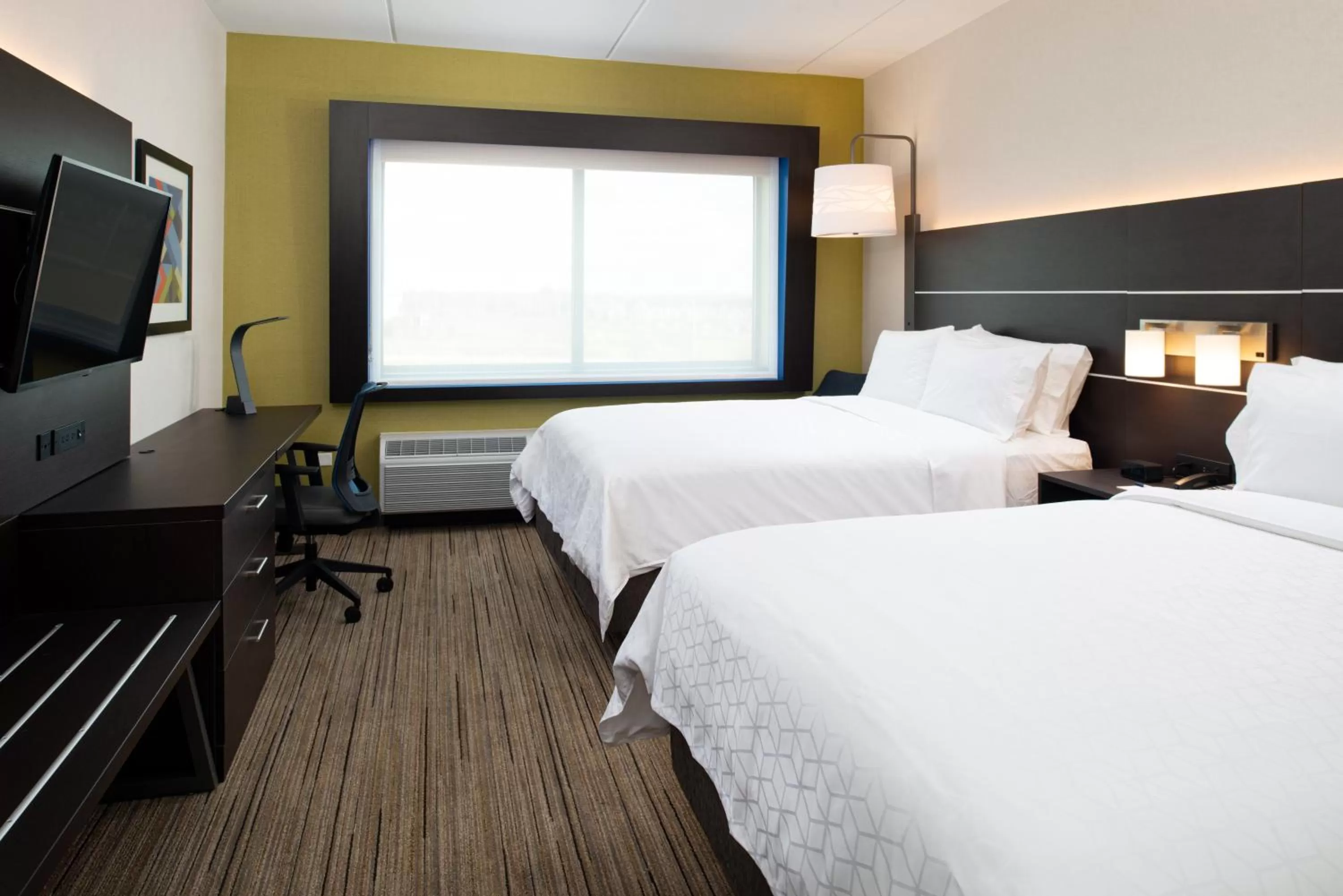 Photo of the whole room, Bed in Holiday Inn Express & Suites - Romeoville - Joliet North by IHG