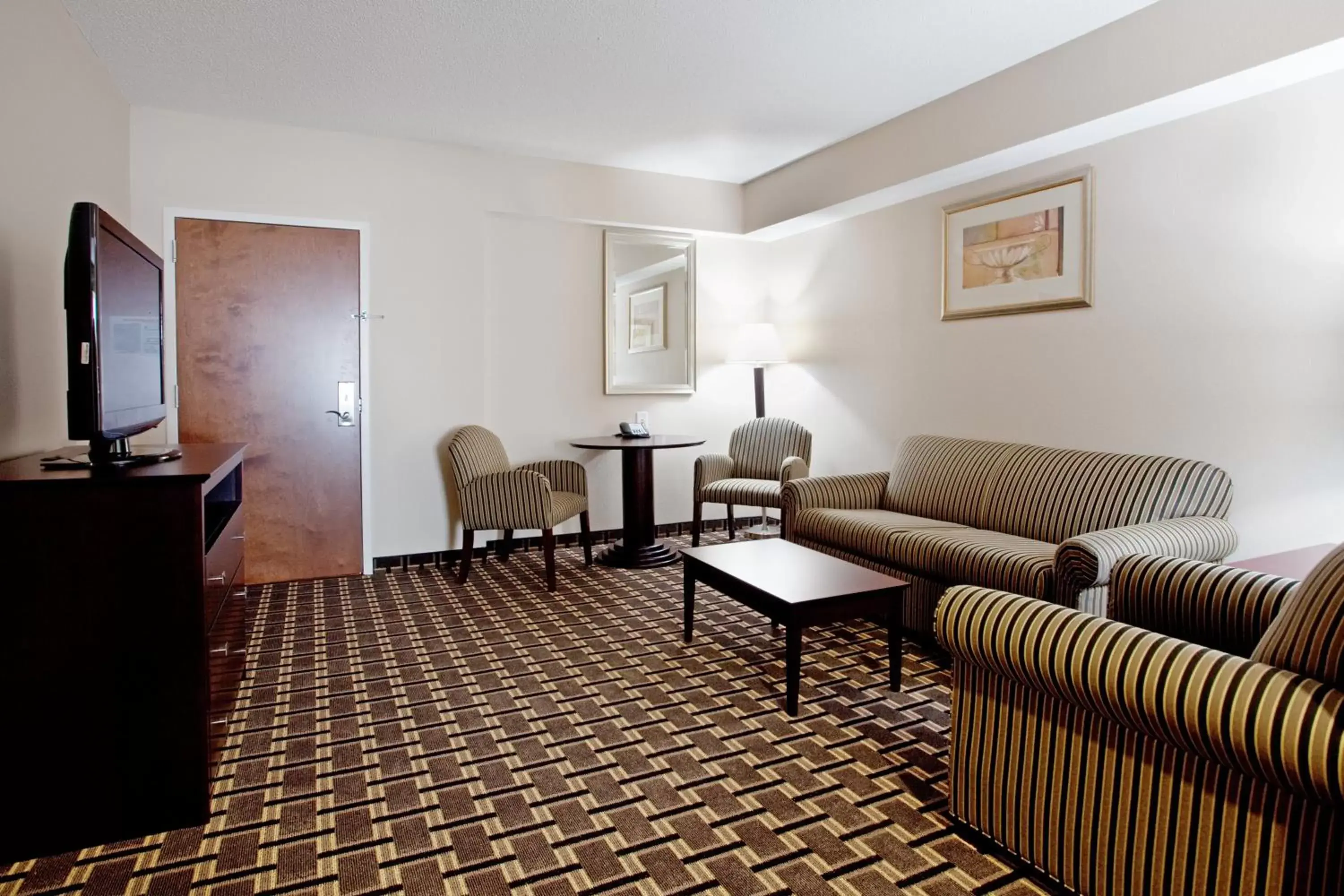 Photo of the whole room, Seating Area in Holiday Inn Express Pembroke, an IHG Hotel