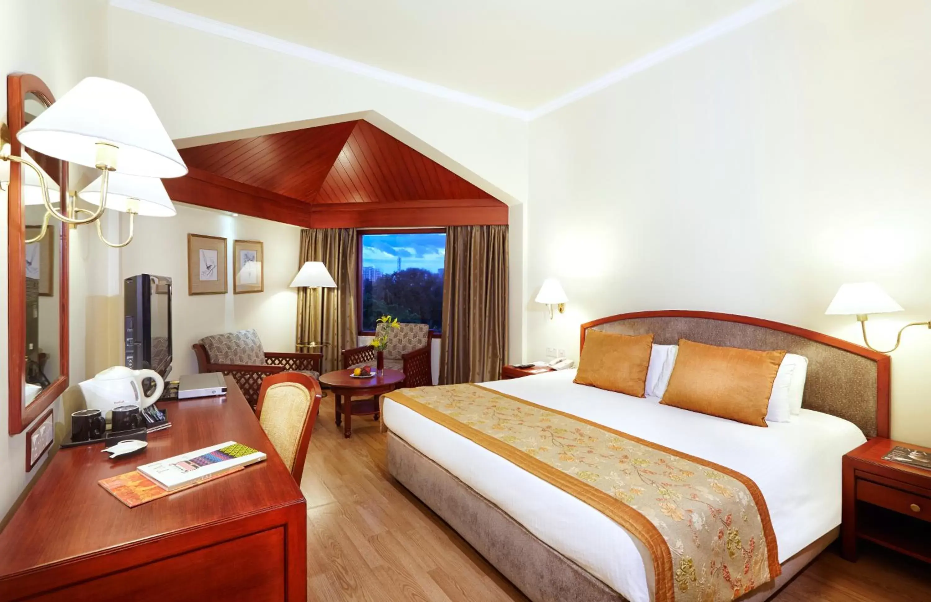 Bedroom, Bed in The Gateway Hotel Beach Road, Calicut Bedroom, Bed in The Gateway Hotel Beach Road, Calicut