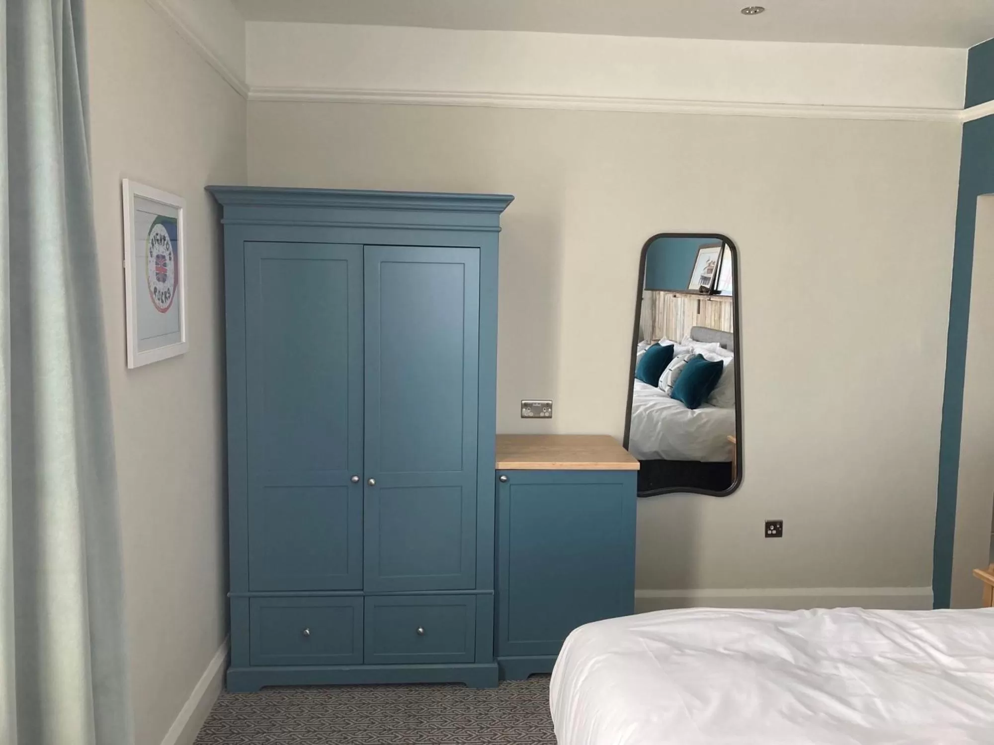 Bedroom, Bed in Downs Hotel