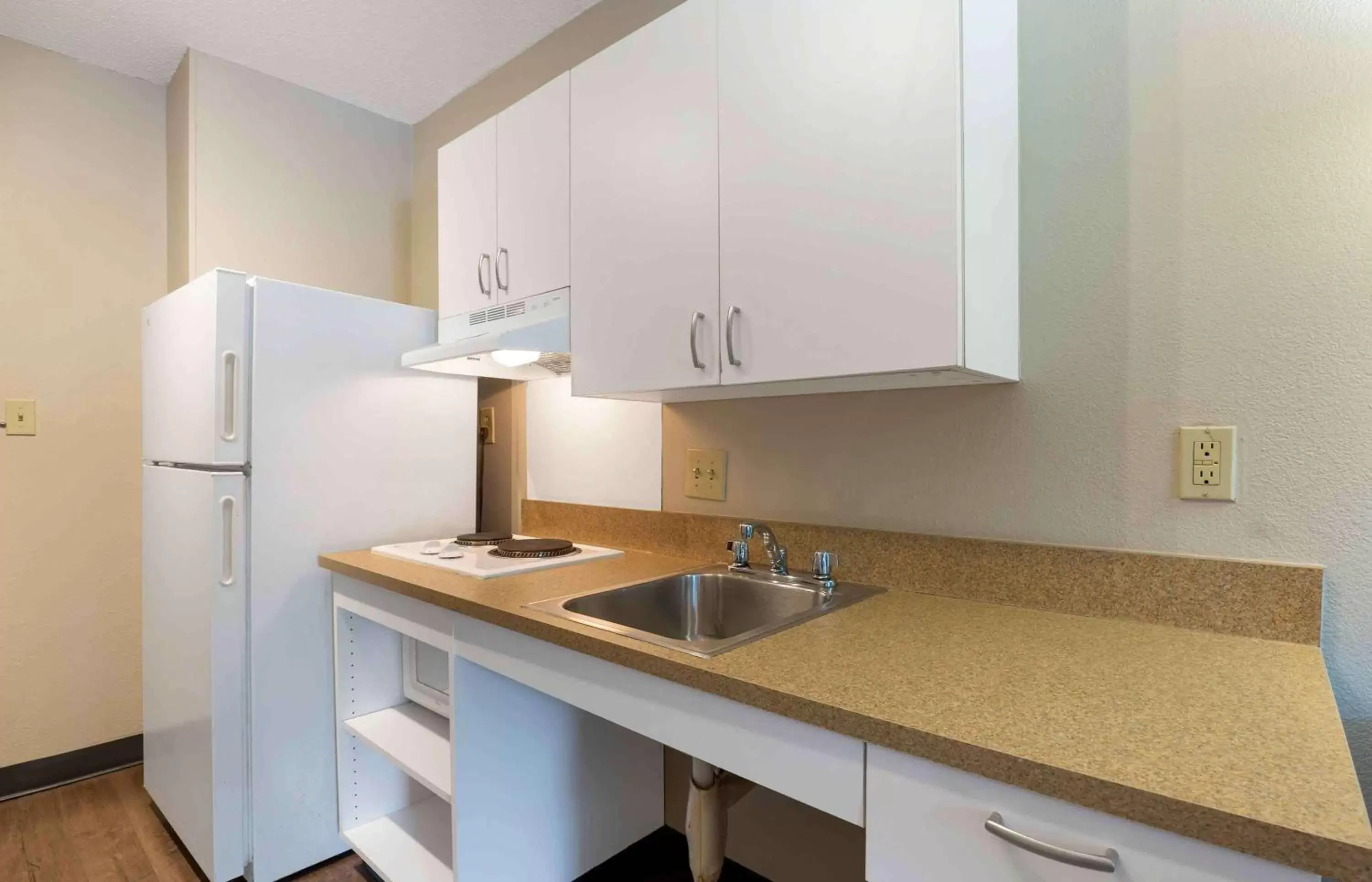 Bedroom, Kitchen/Kitchenette in Extended Stay America Suites - Washington, DC - Centreville - Manassas