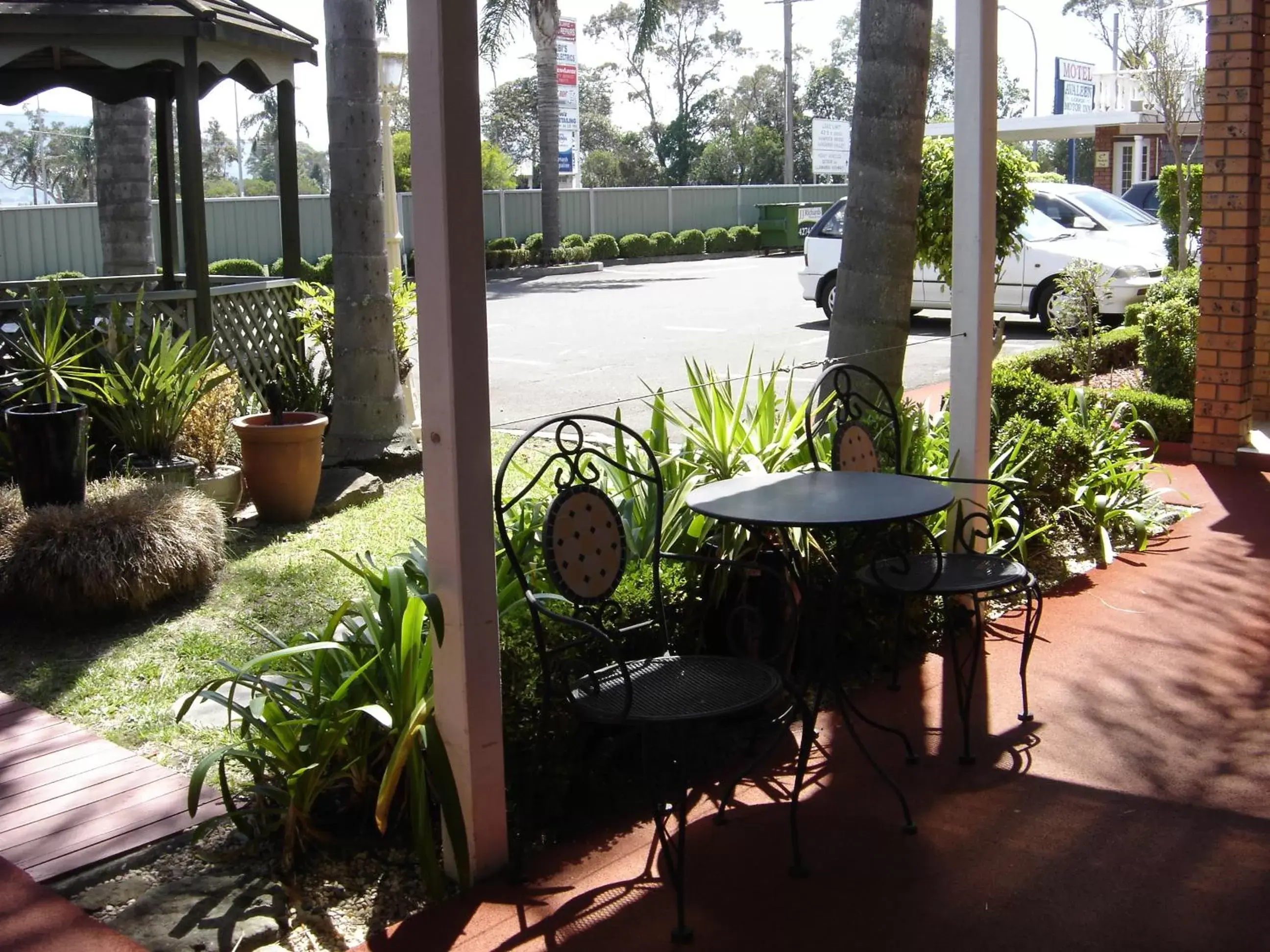 Garden in Avaleen Lodge Motor Inn