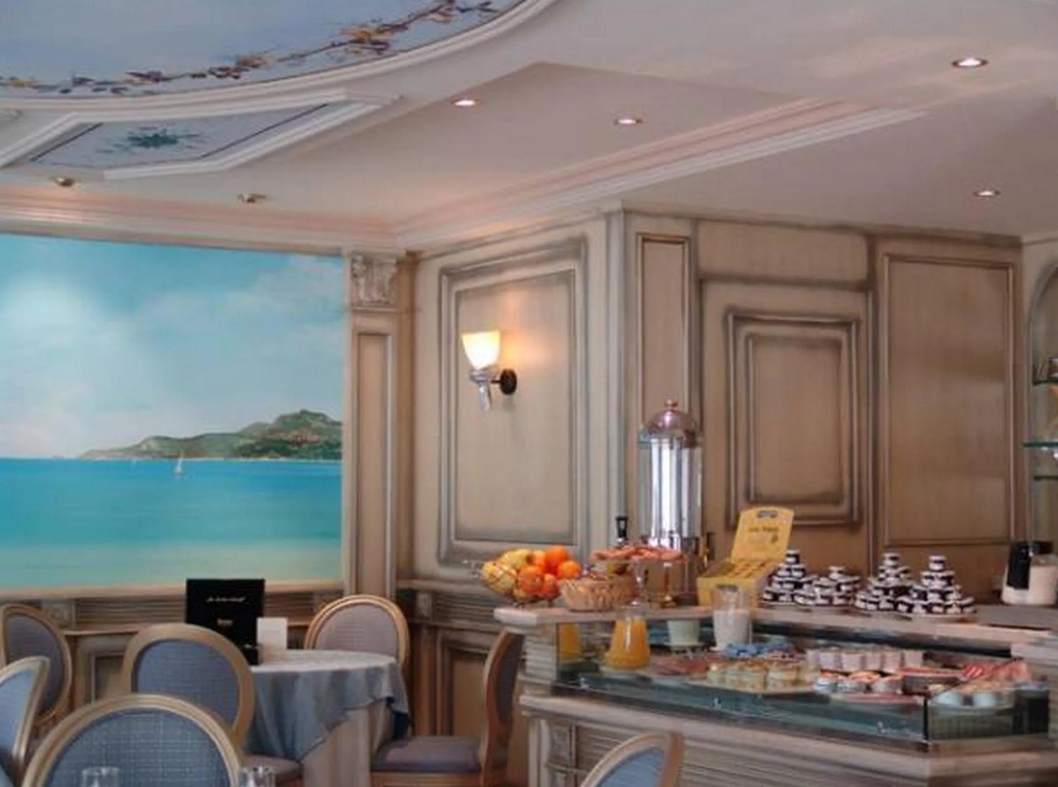 Restaurant/places to eat in Hôtel Le Rocher