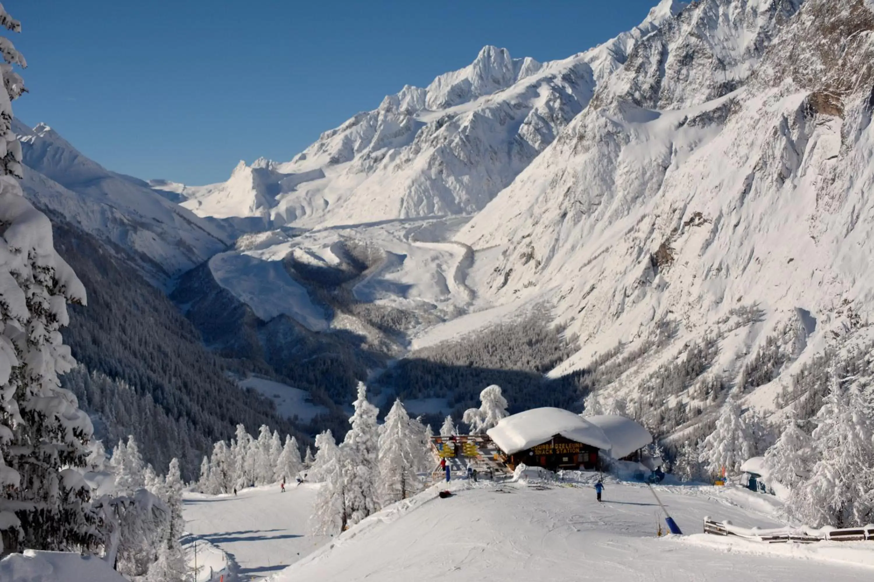 Sports, Winter in Le Massif Hotel & Lodge Courmayeur The Leading Hotels of the World