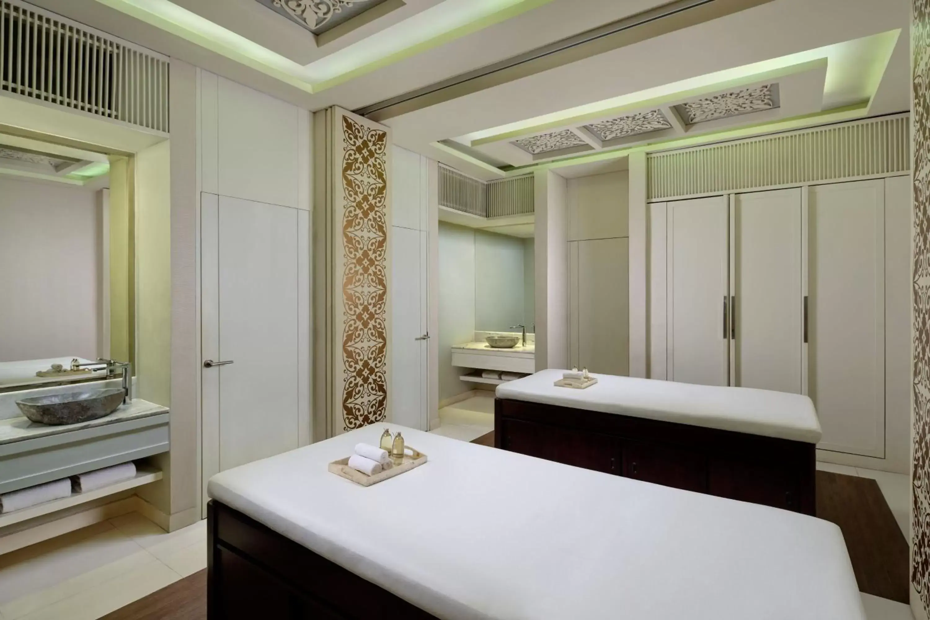 Spa and wellness centre/facilities, Bed in Sheraton Bandung Hotel & Towers