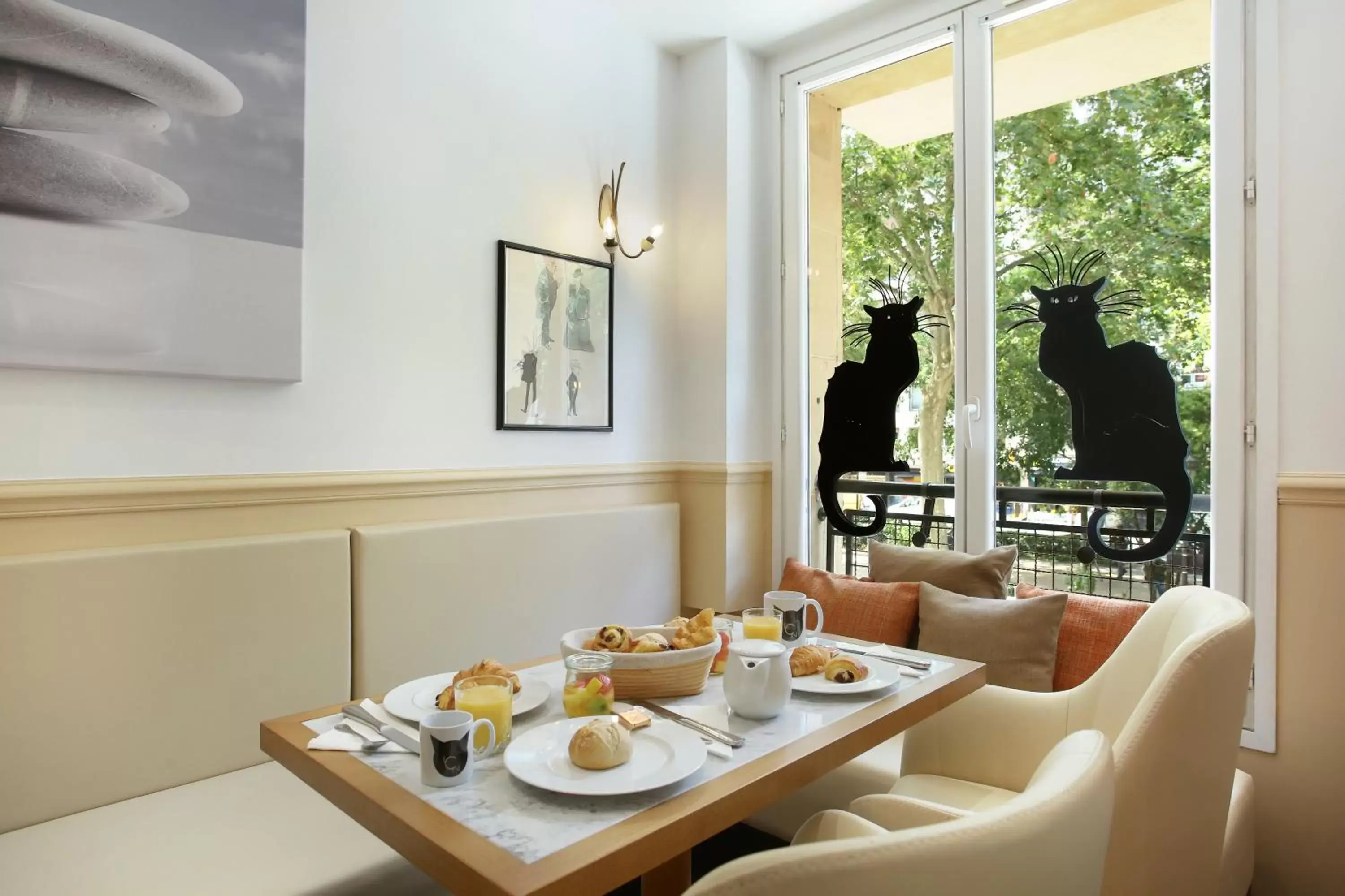 Breakfast, Restaurant/Places to Eat in Hotel Le Chat Noir