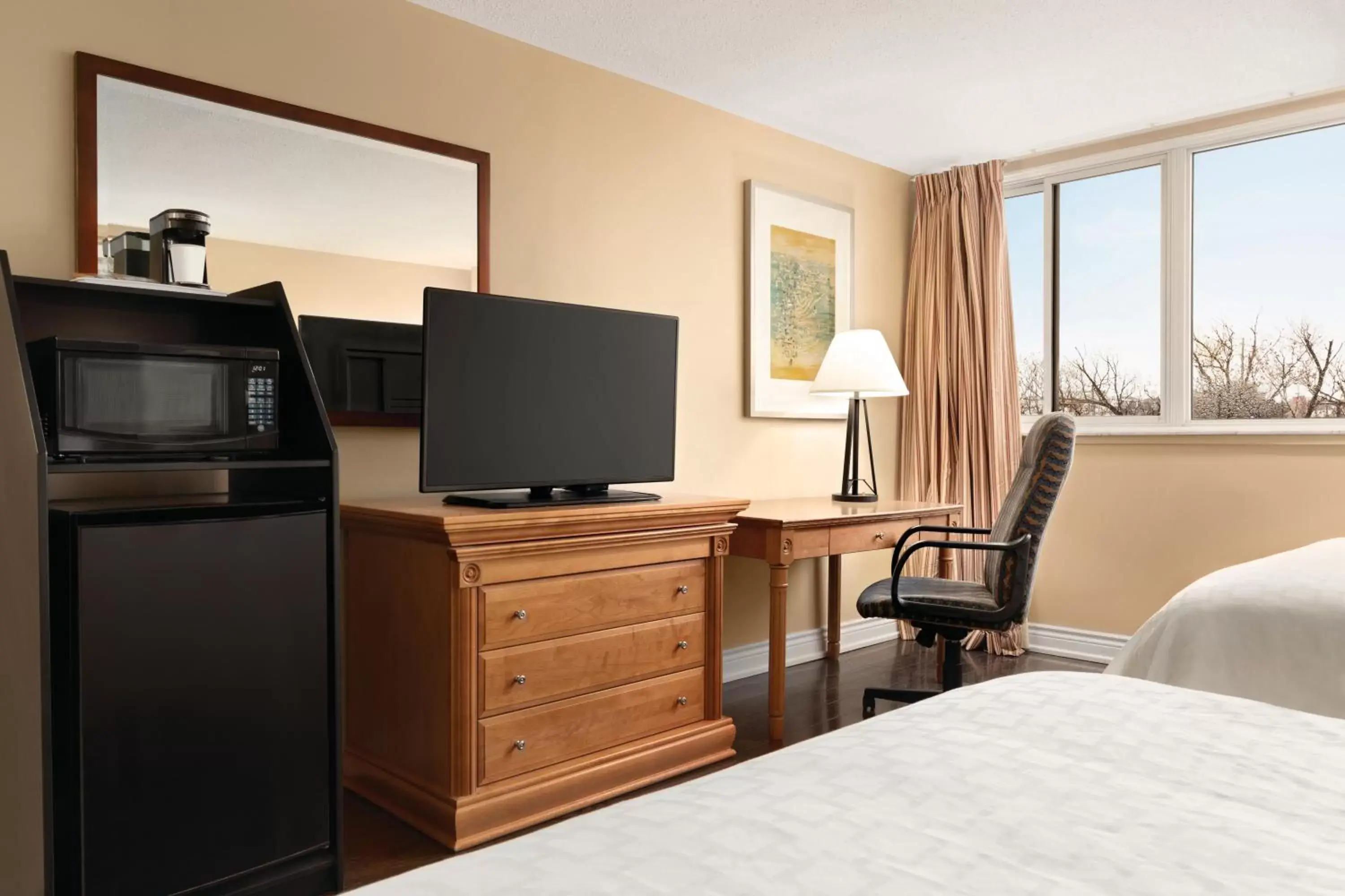 TV/Entertainment Center in Travelodge by Wyndham Richmond Hill