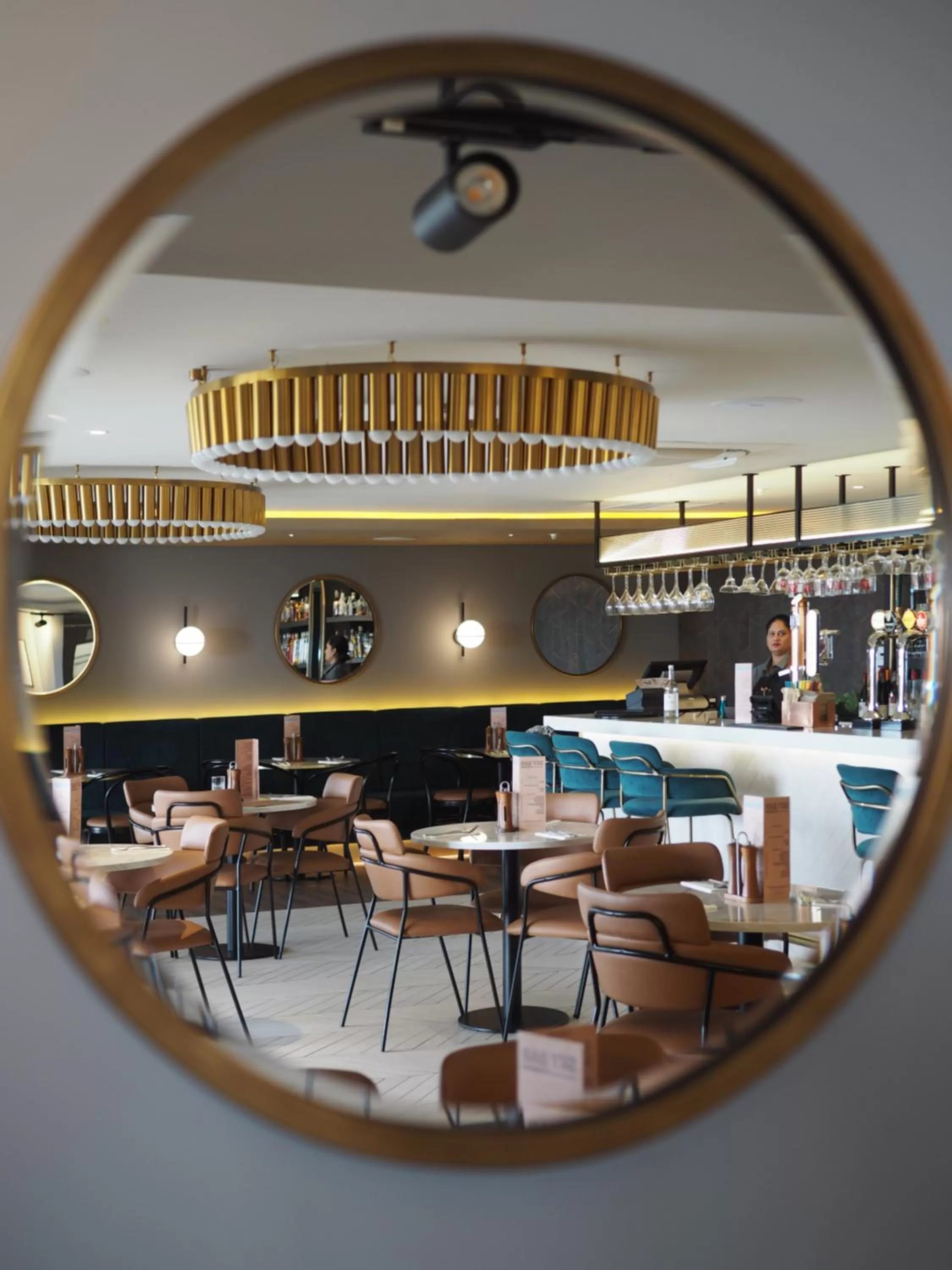 Restaurant/places to eat in Courtyard by Marriott London Heathrow Airport