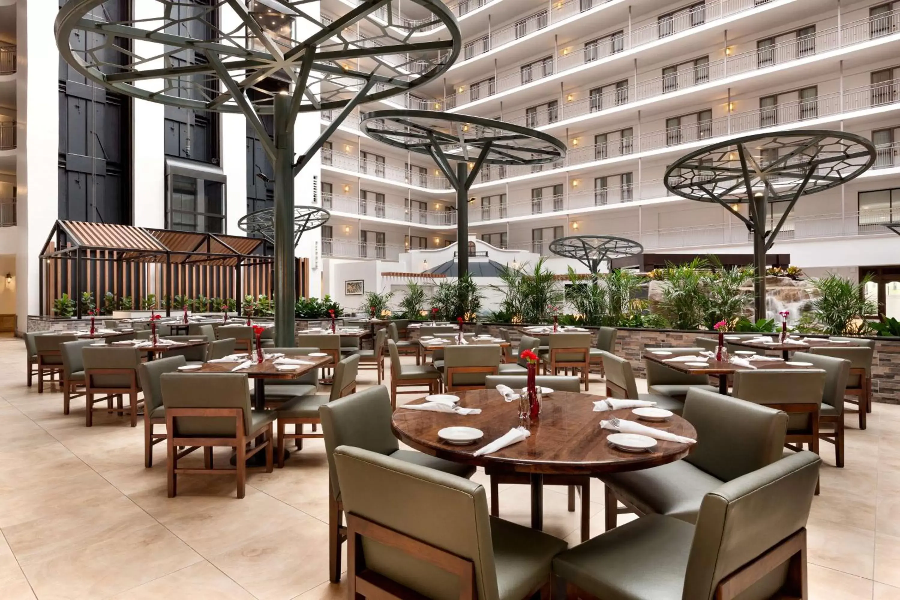 Restaurant/places to eat in Embassy Suites by Hilton Dallas DFW Airport South Restaurant/places to eat in Embassy Suites by Hilton Dallas DFW Airport South