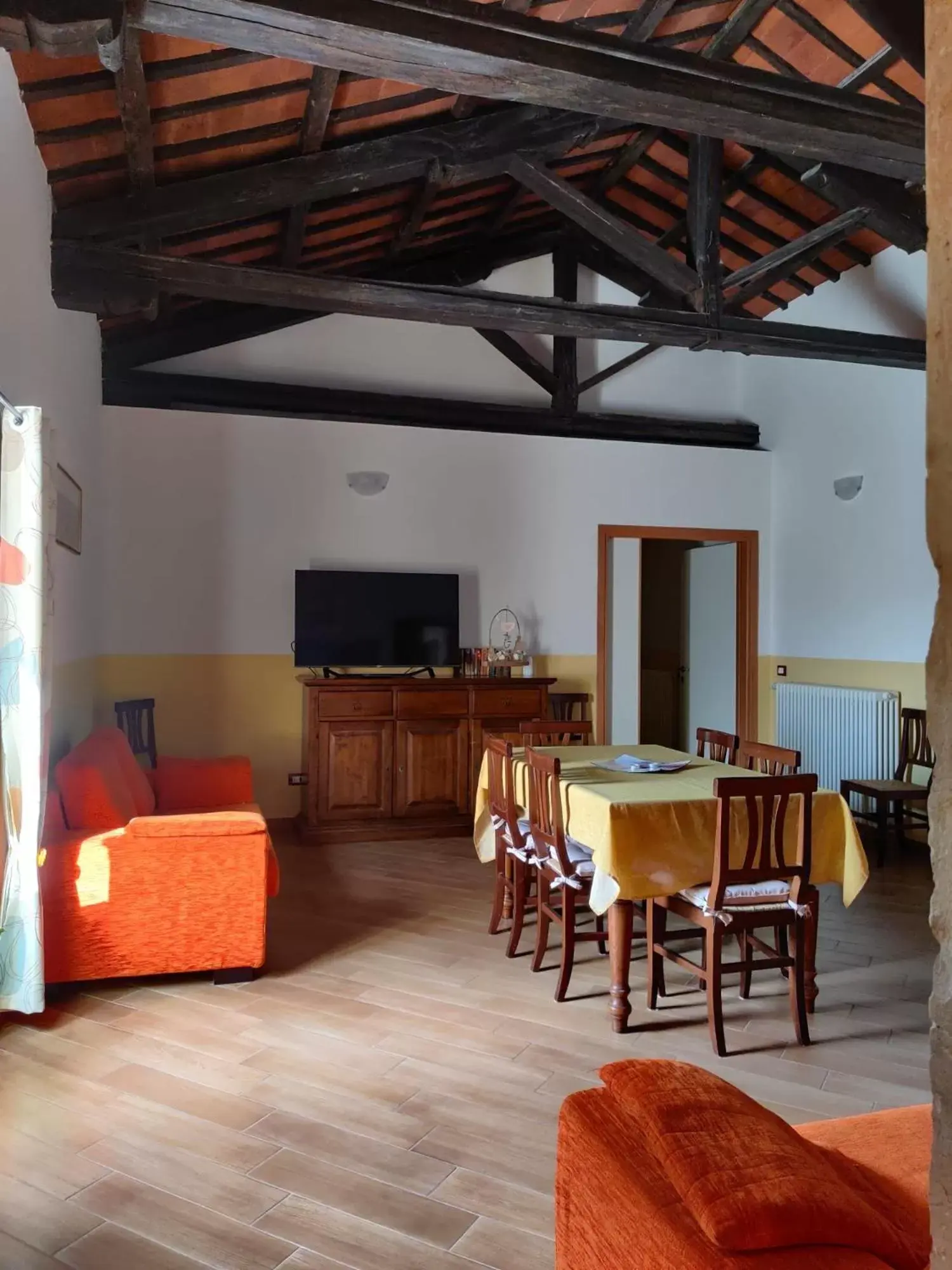Communal lounge/ TV room in Casa Fra Ambrogio