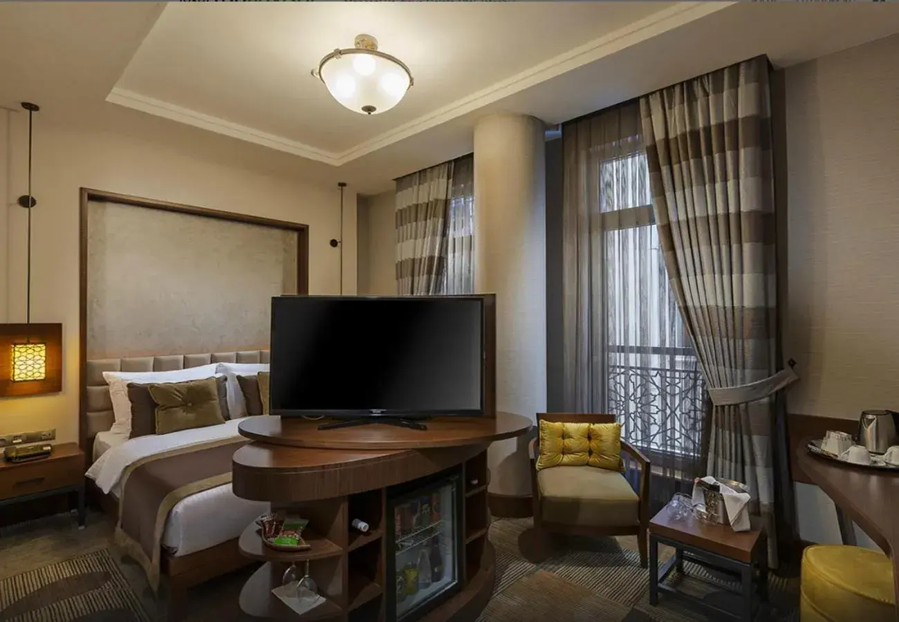 Photo of the whole room, TV/Entertainment Center in Manesol Boutique Galata