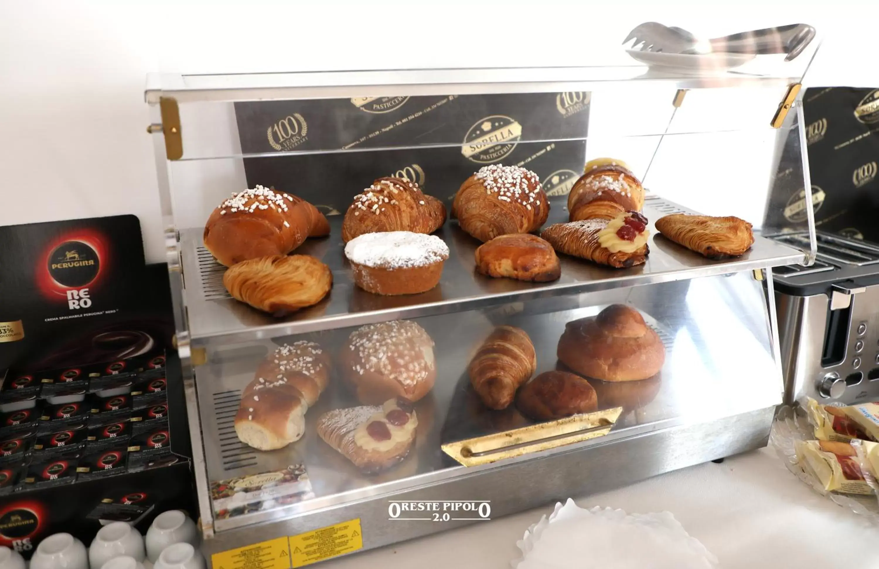 Restaurant/places to eat in Jazz Hotel Restaurant/places to eat in Jazz Hotel