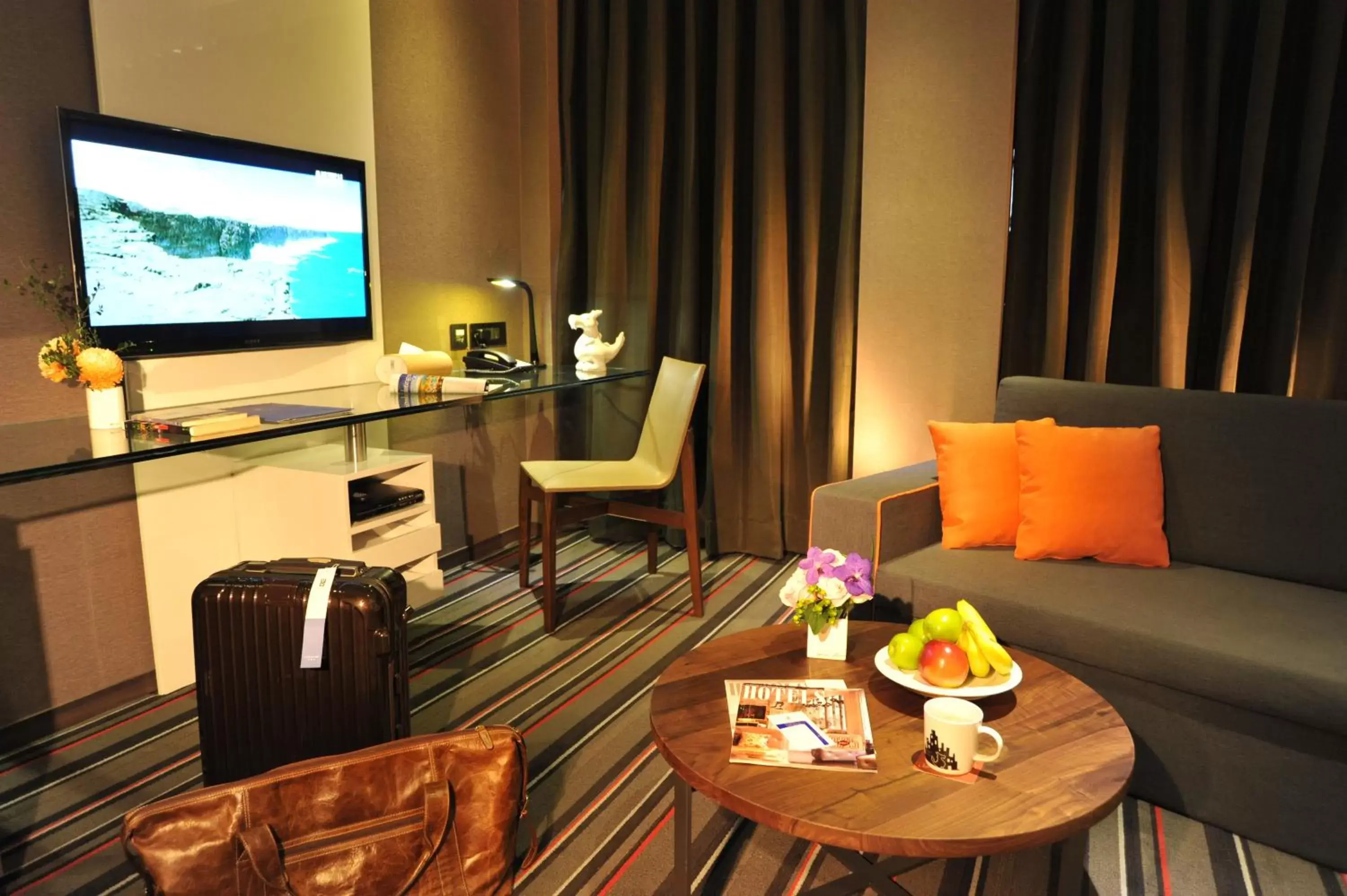 Seating area, TV/Entertainment Center in WESTGATE Hotel